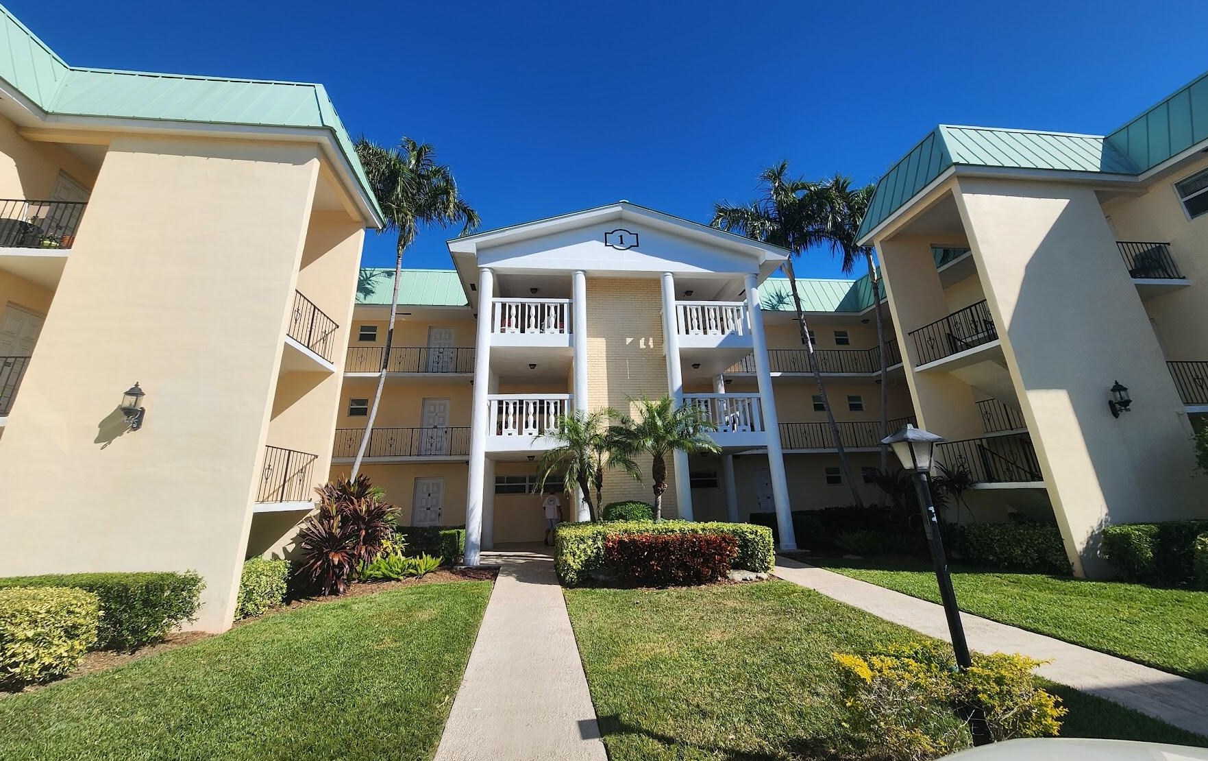 1 Colonial Club Dr #101, Boynton Beach, FL 33435