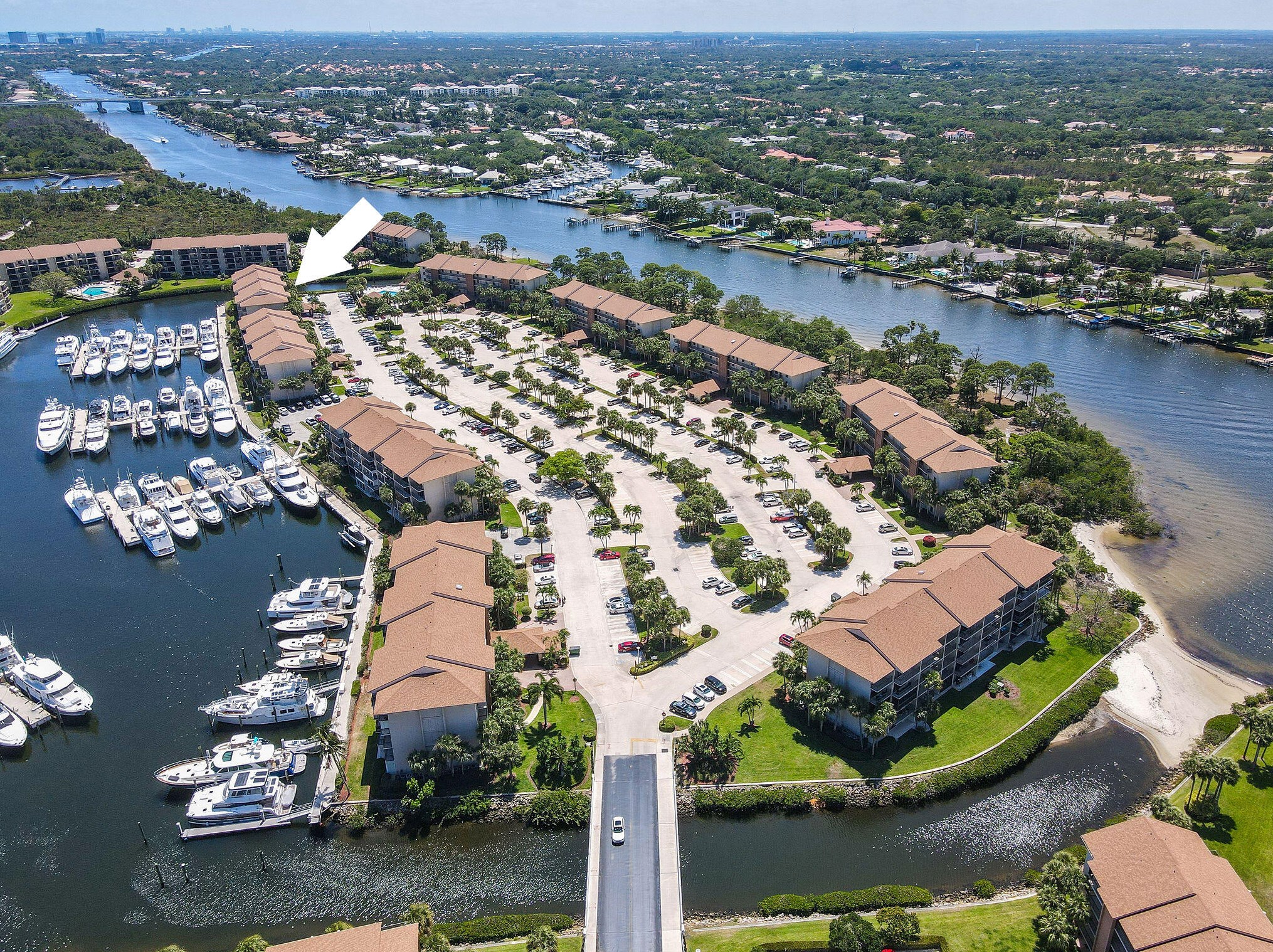 2301 Marina Isle Way, Jupiter FL  33477-9437 exterior