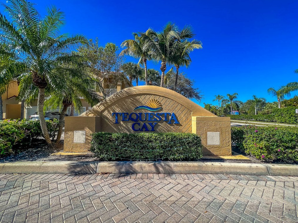 162 Village Blvd, Jupiter FL  33469-5317 exterior