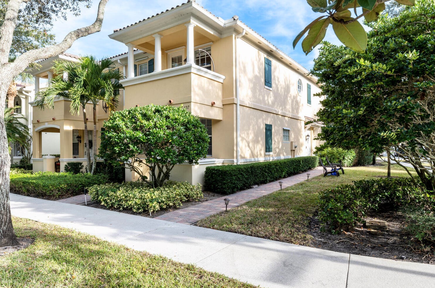 137 Rivinia Dr, Jupiter, FL 33458-2716