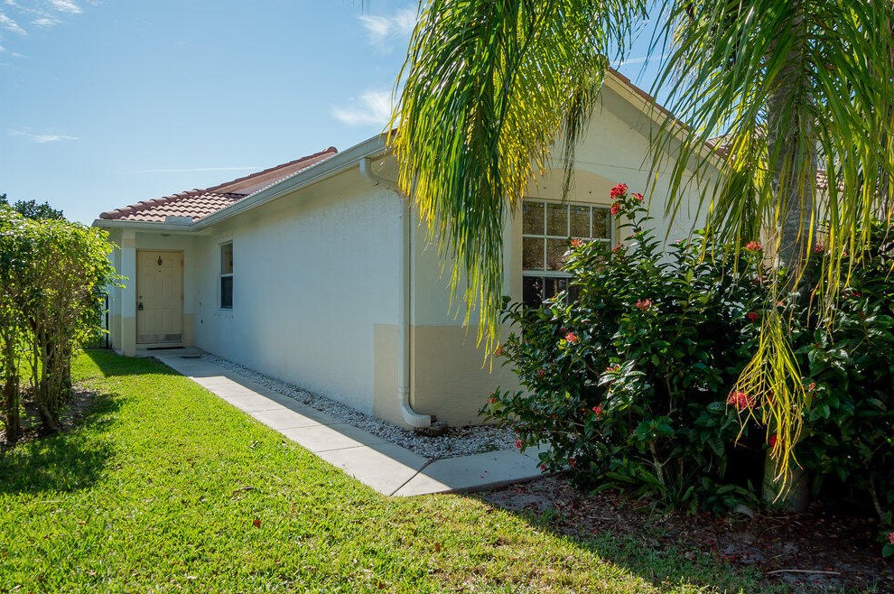 5238 Canoe Bend Dr, Lake Worth, FL 33463-7446