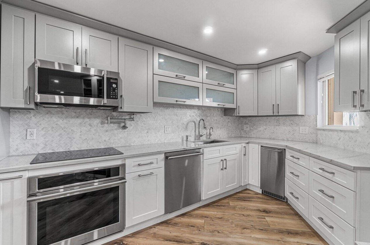 5900 Camino Del Sol Apt 100, Boca Raton, FL 33433