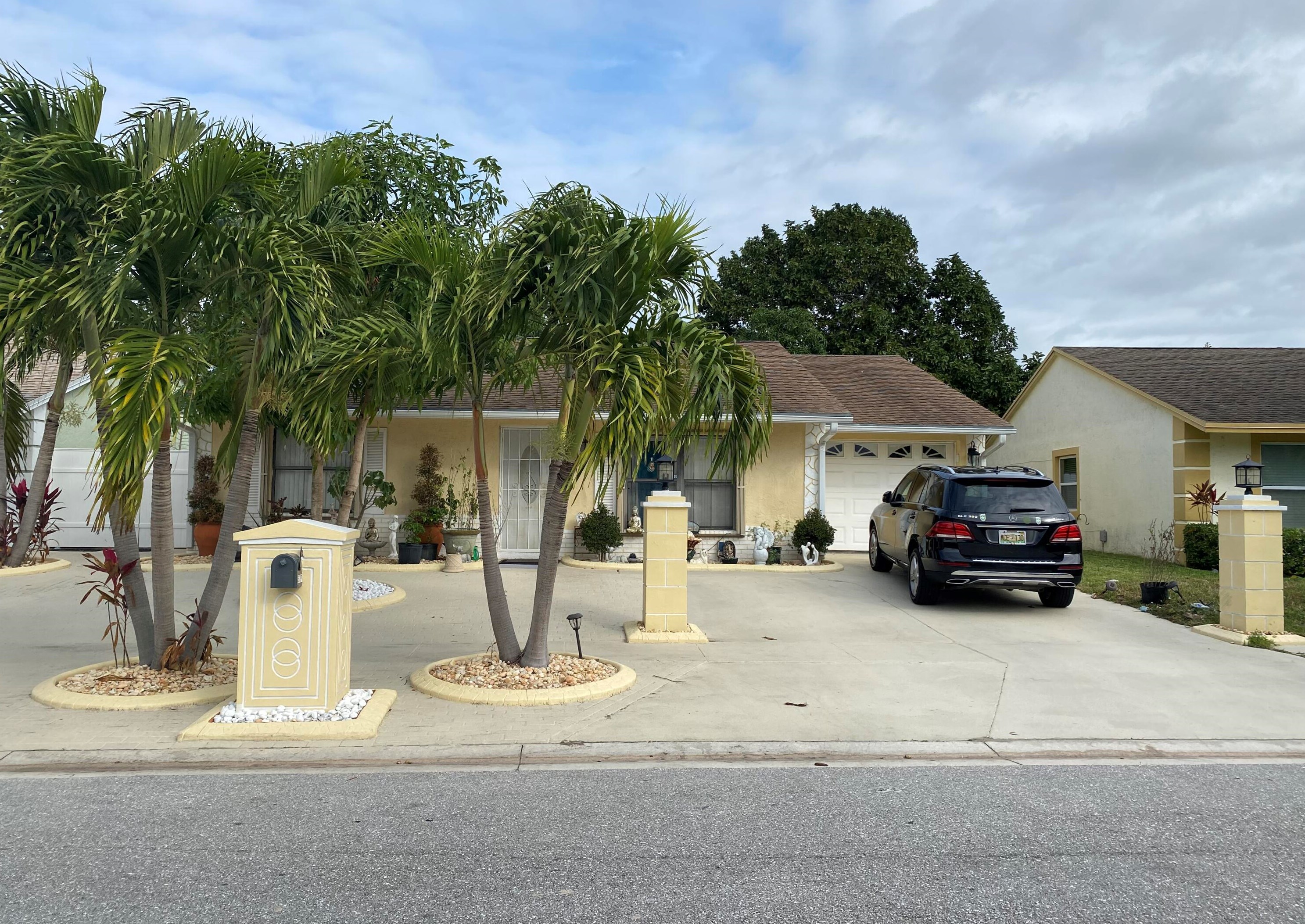 5797 Ithaca Cir, Lake Worth, FL 33463-6752