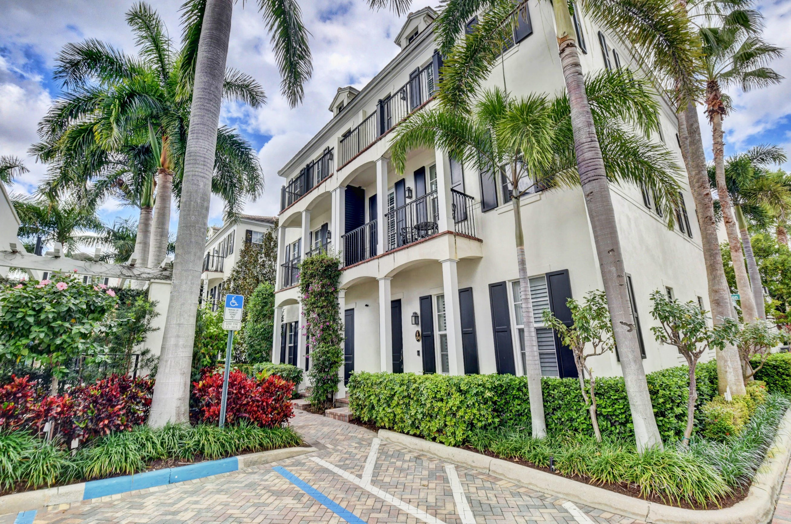 134 Madison Ln, Delray Beach, FL 33444