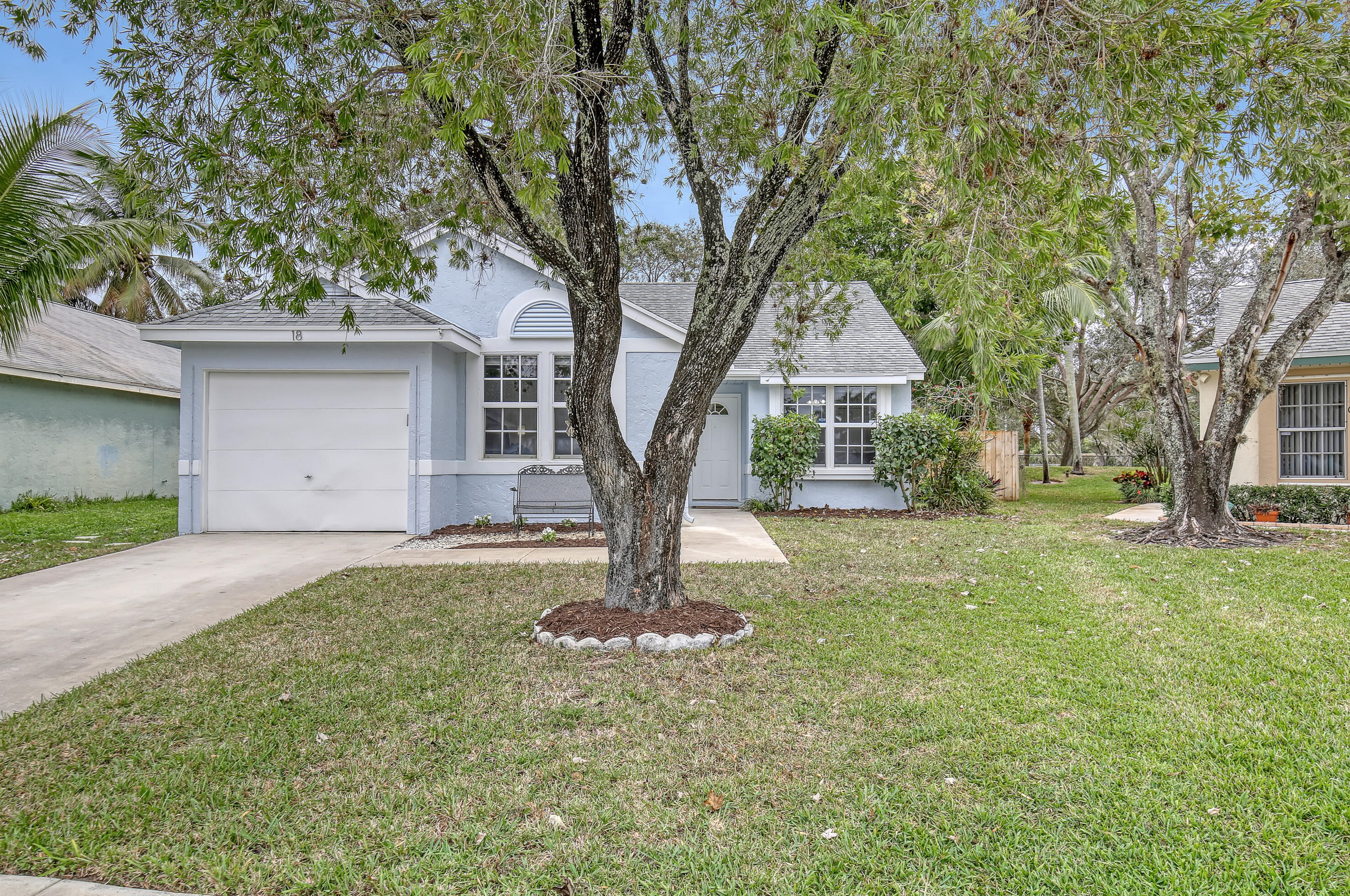 18 Misty Meadow Dr, Boynton Beach FL  33436-8938 exterior