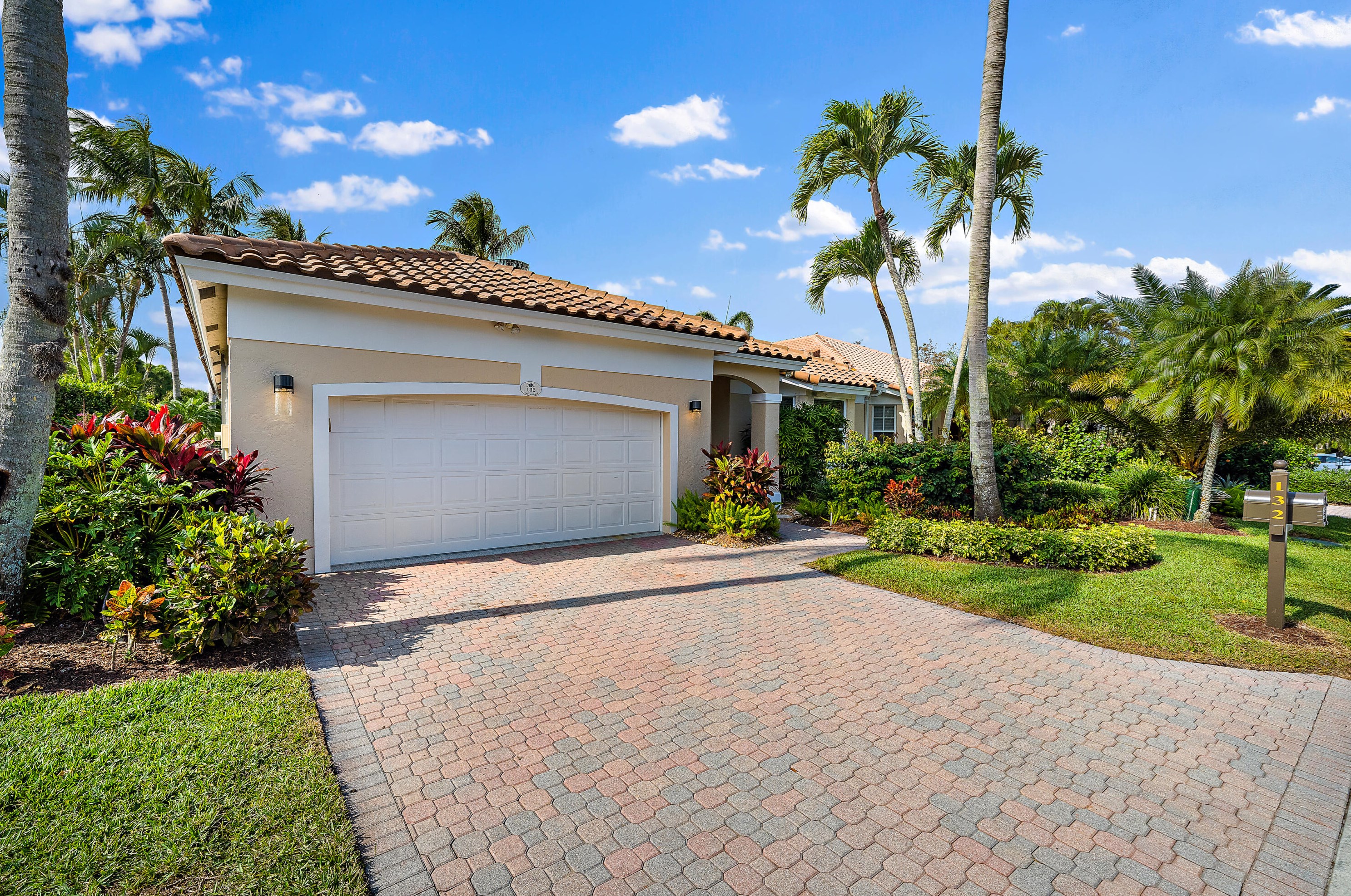 132 Golf Village Blvd, Jupiter FL  33458-7824 exterior
