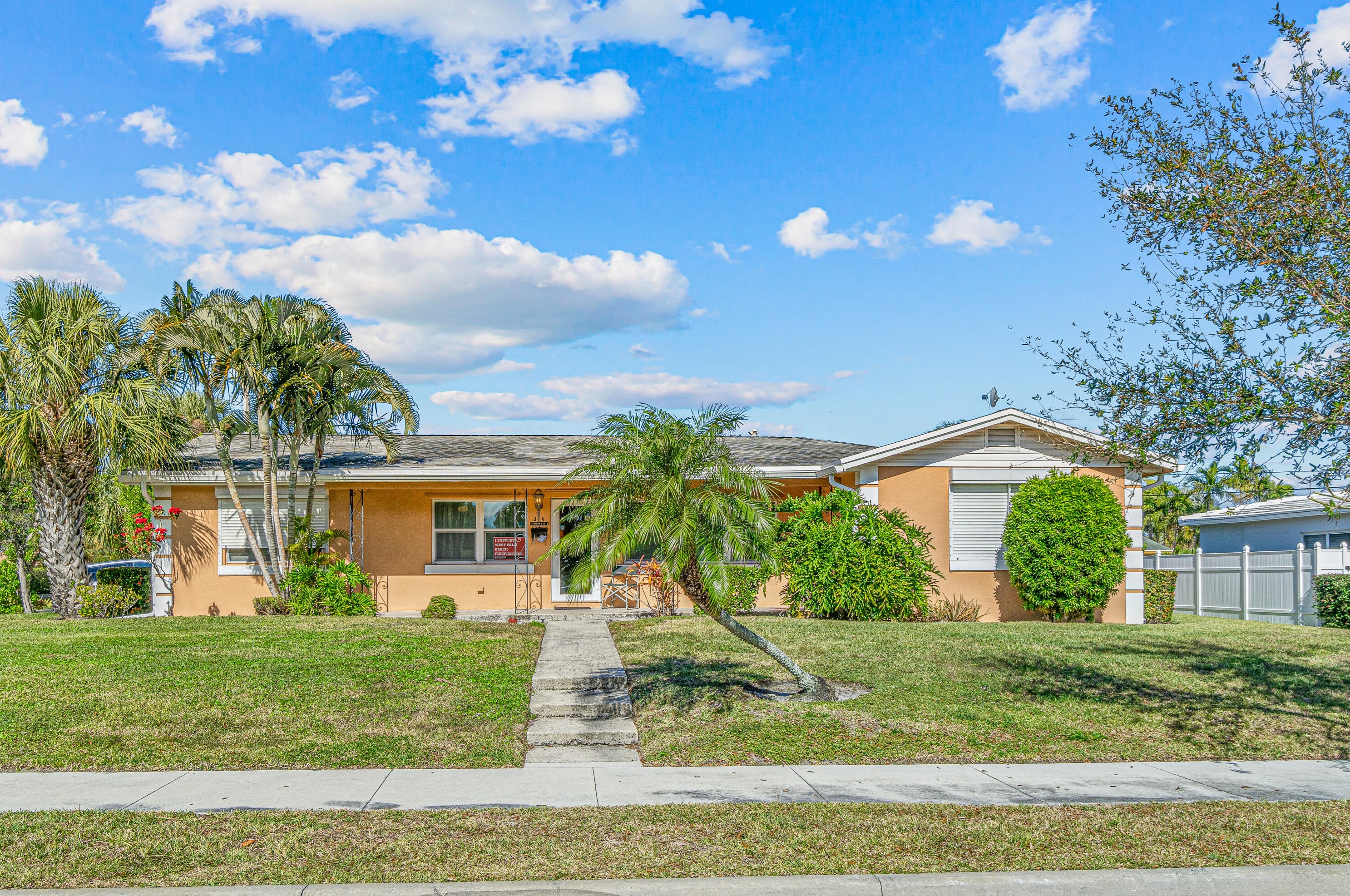 375 Valley Forge Rd, West Palm Beach, FL 33405