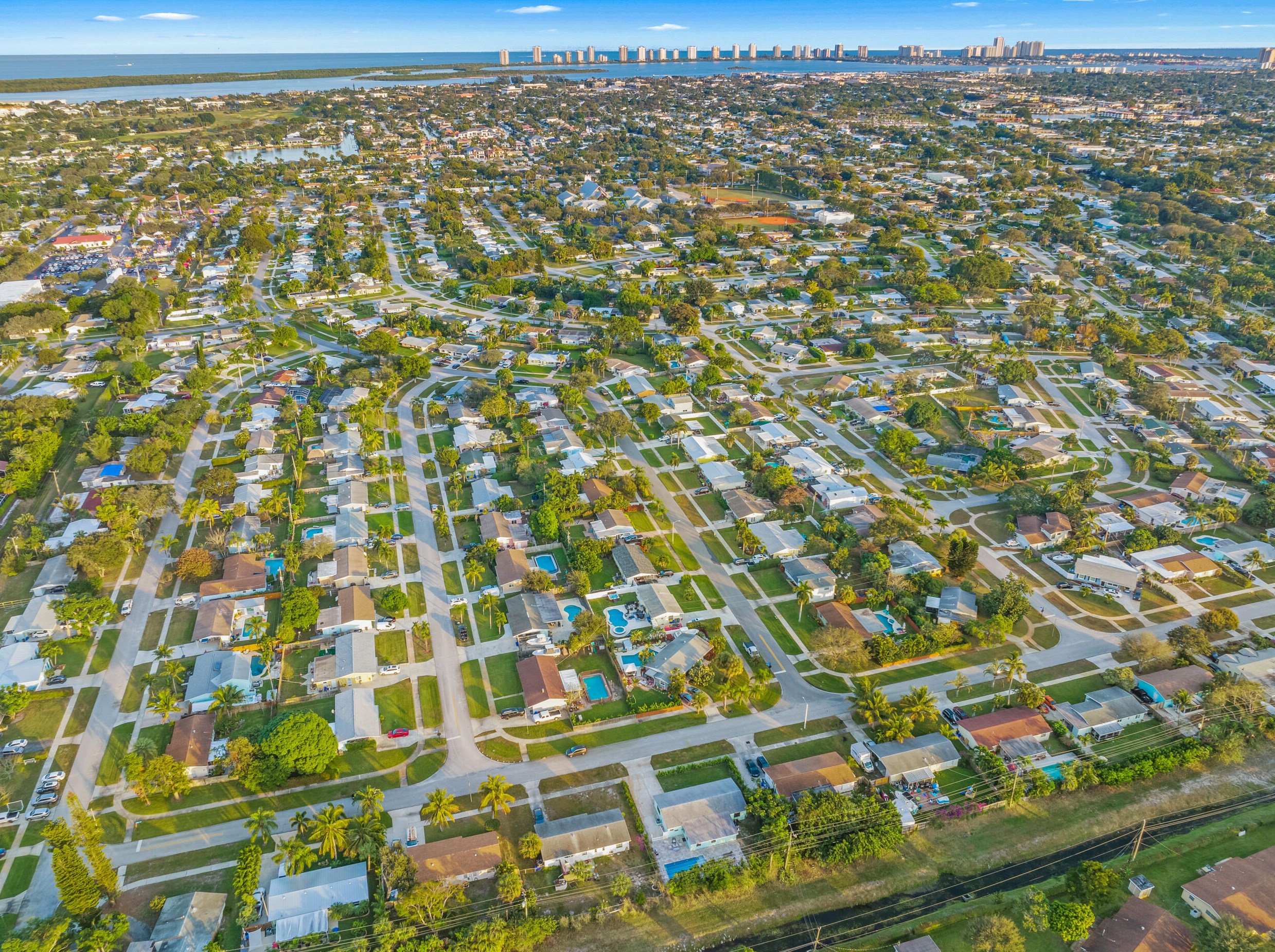 816 Juniper Dr, West Palm Beach, FL 33408