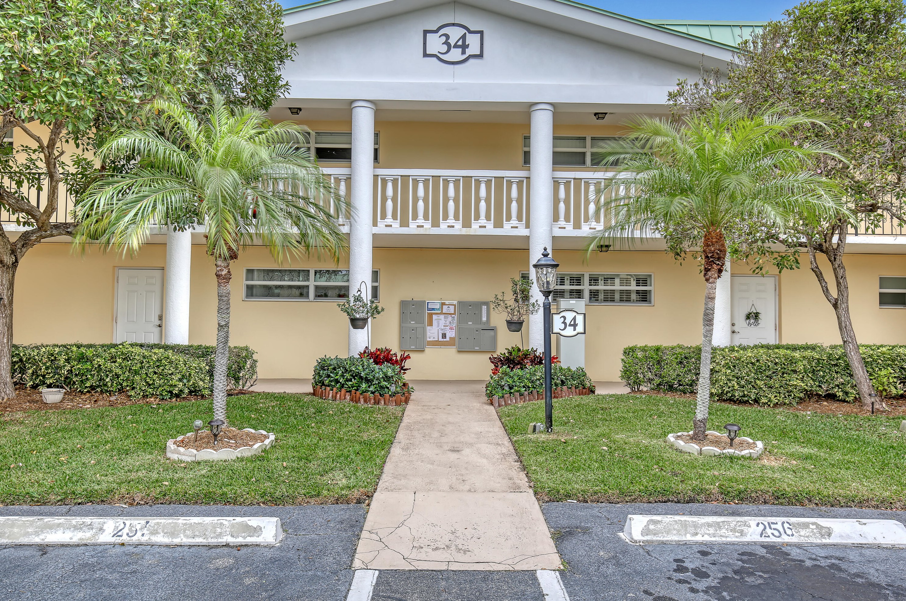 34 Colonial Club Dr #200, Boynton Beach, FL 33435
