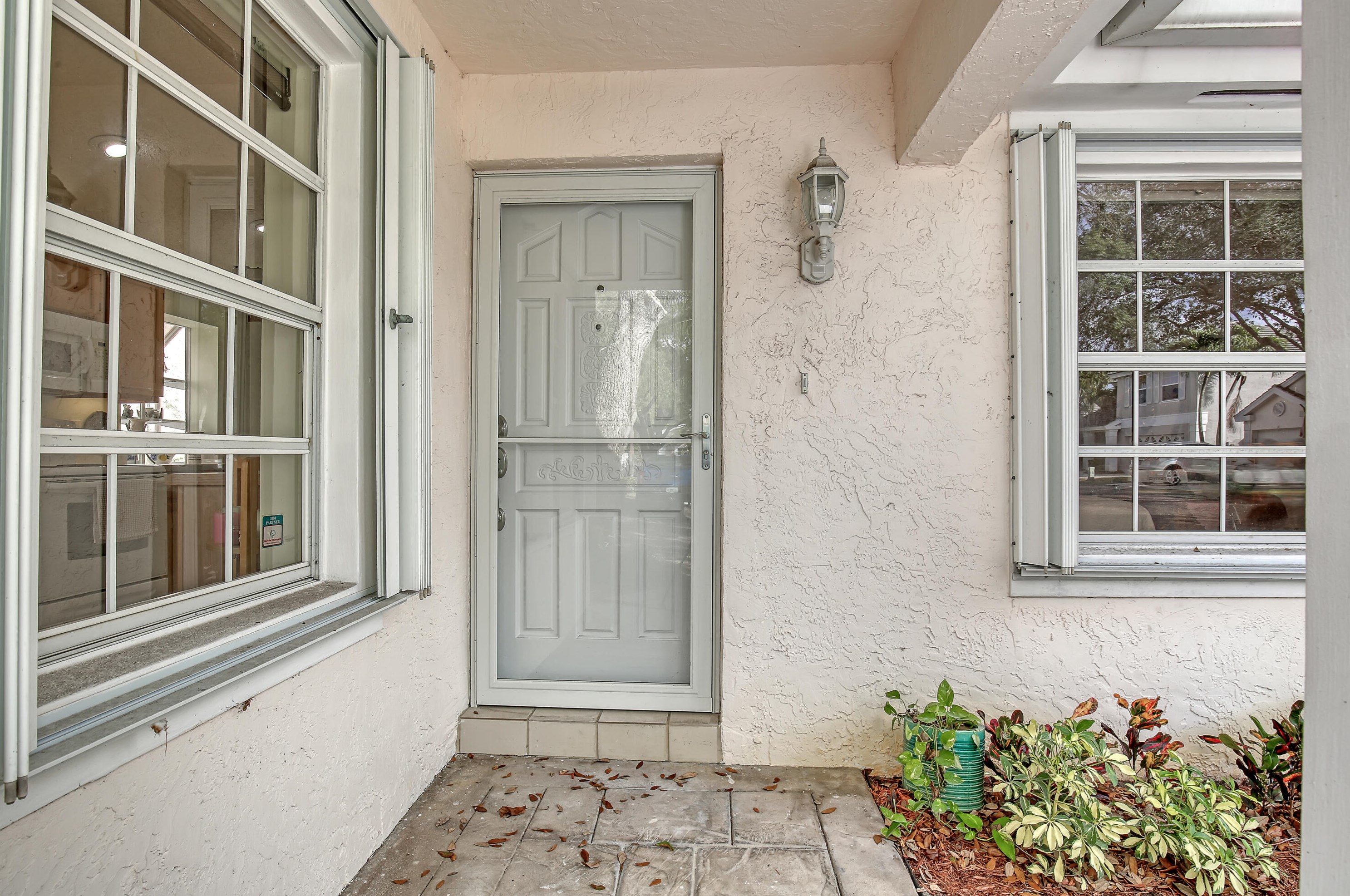 40 Governors Ct, West Palm Beach, FL 33418-7161