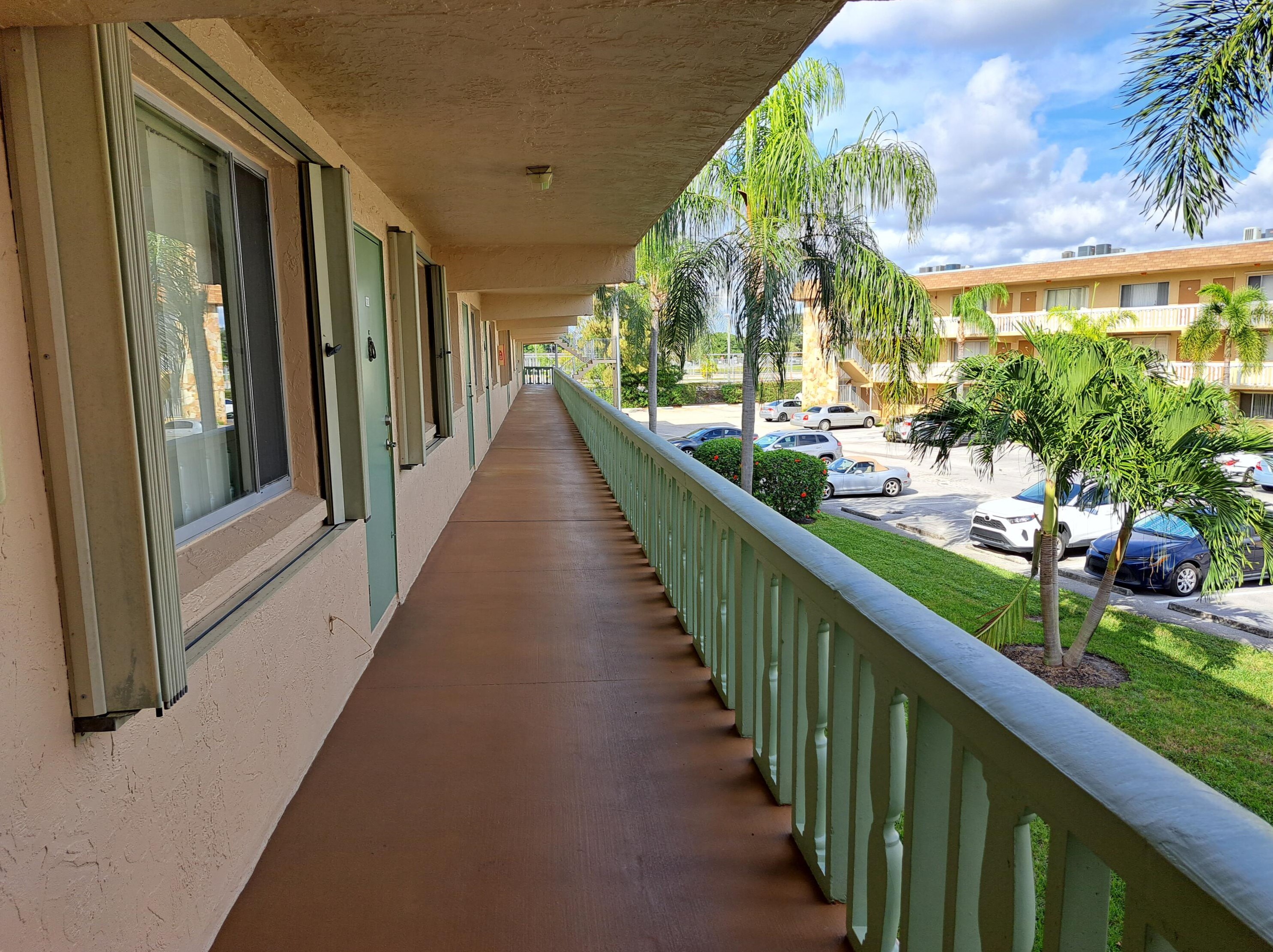 700 Village Green Ct #214, Lake Worth, FL 33461