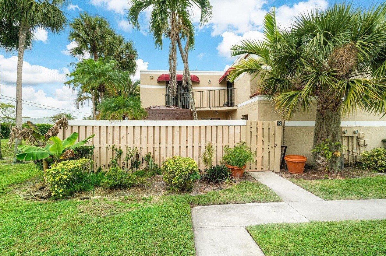 3770 Village Dr #b, Delray Beach, FL 33445