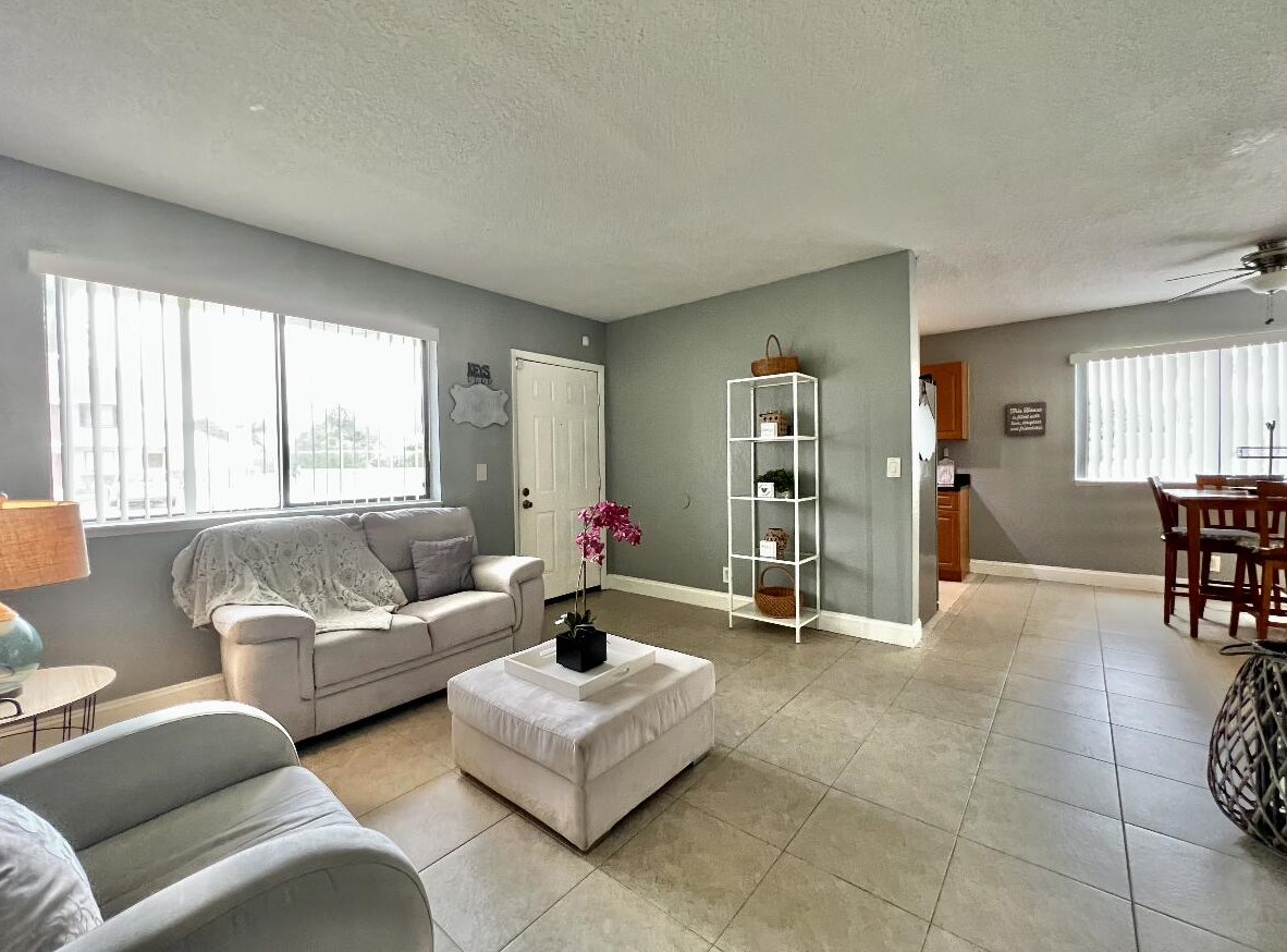600 Nottingham Cir, Lake Worth, FL 33463-2513