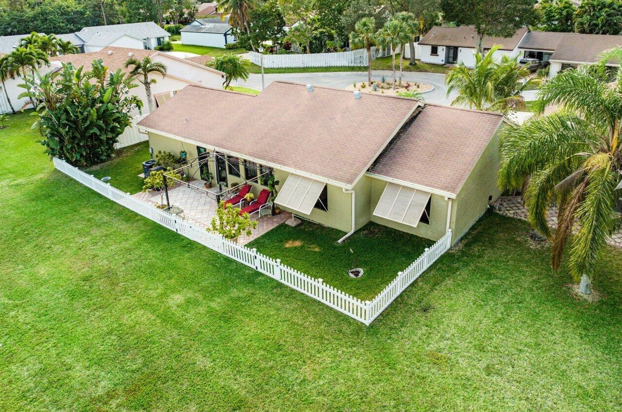 9528 Palisades Park Rd, Boca Raton, FL 33428-1738
