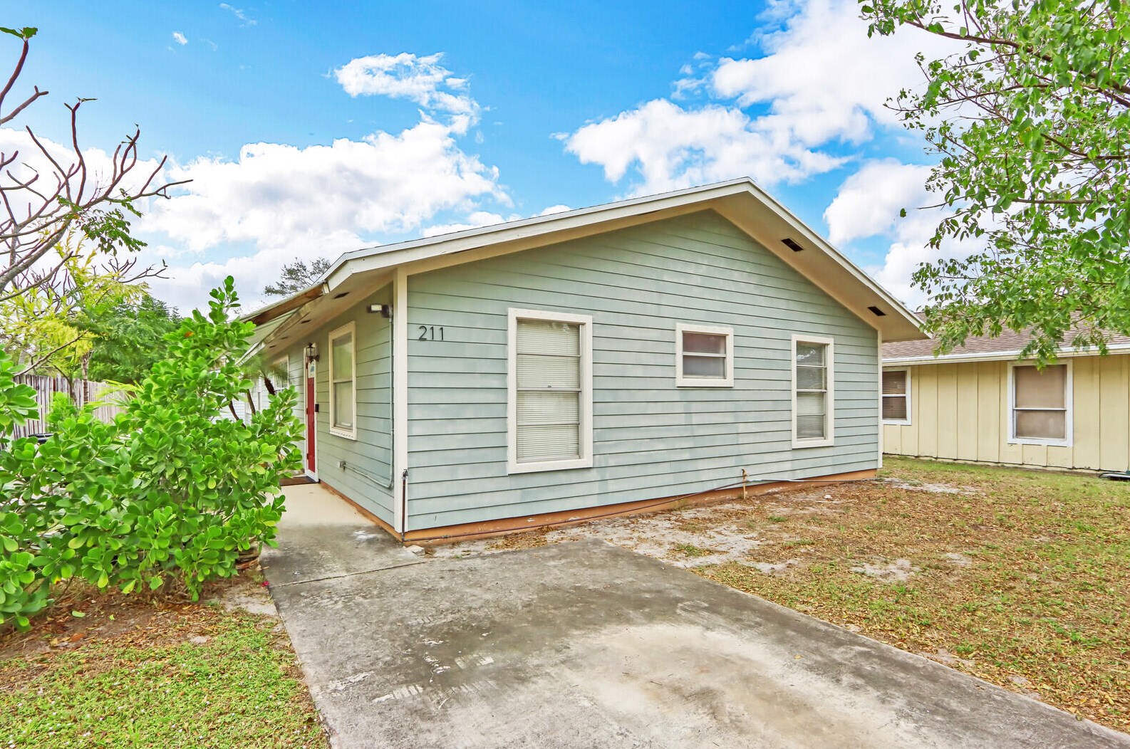 211 4th St, Jupiter, FL 33458-7431