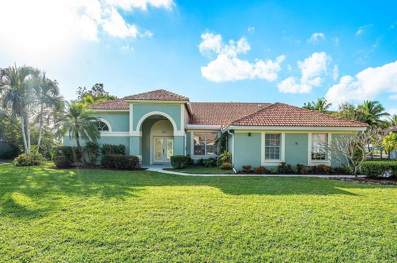 4263 Hunting Trl, Lake Worth, FL 33467-3515