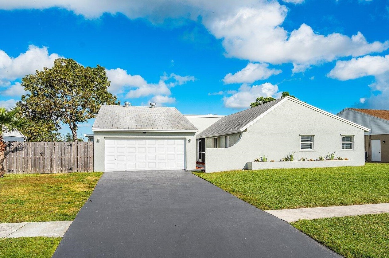 5401 Rose Marie Ave, Boynton Beach, FL 33472-1009