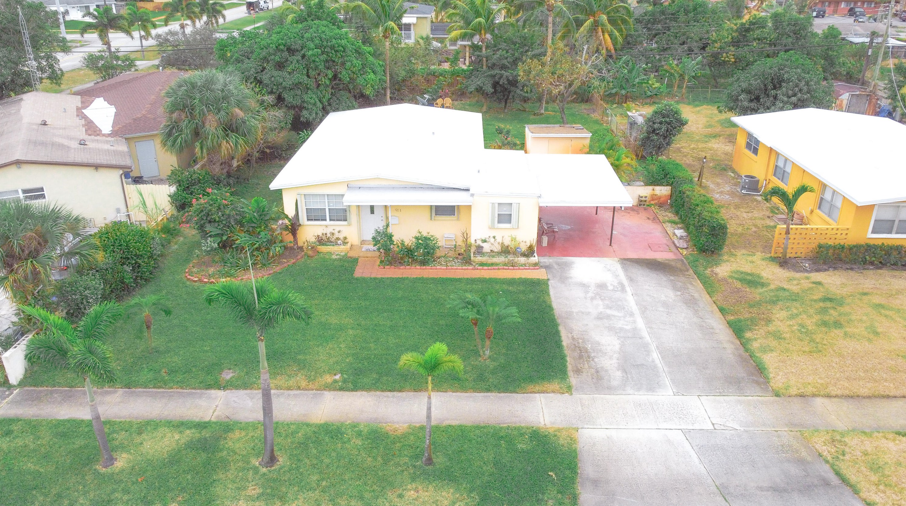 912 Laurel Dr, West Palm Beach, FL 33403-2125
