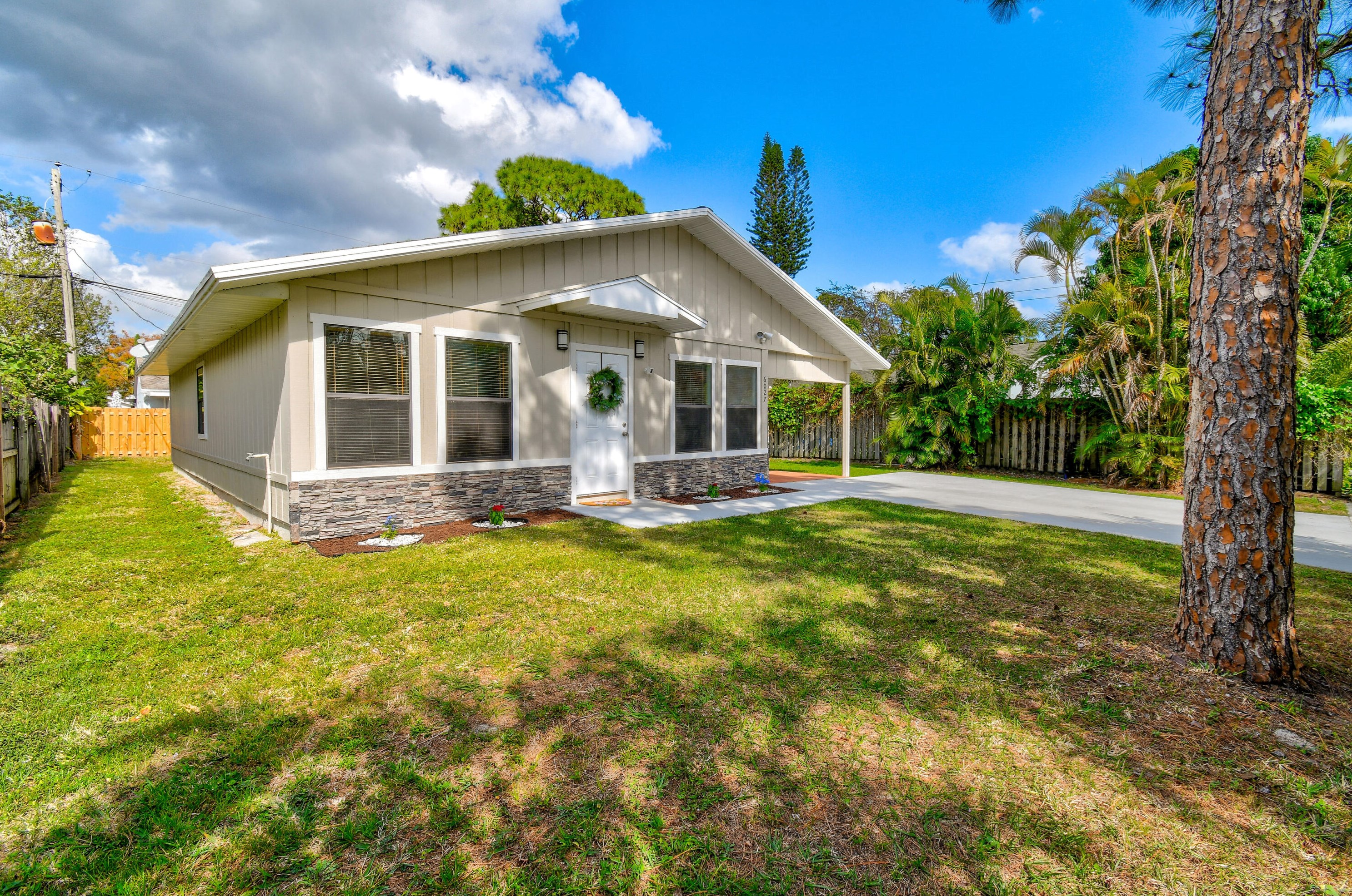 6027 Roger St, Jupiter FL  33458-6726 exterior