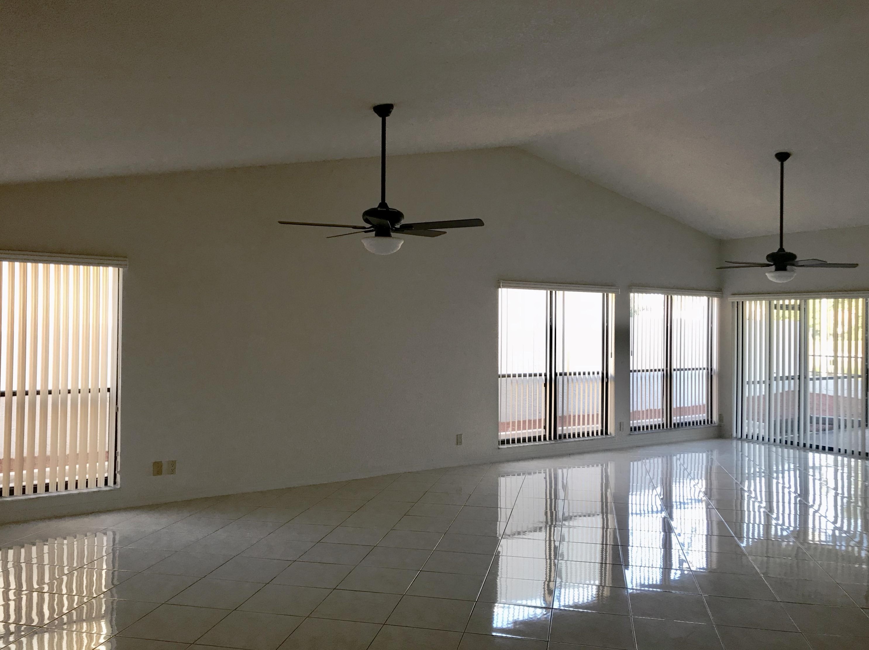 21450 Laguna Dr, Boca Raton, FL 33433