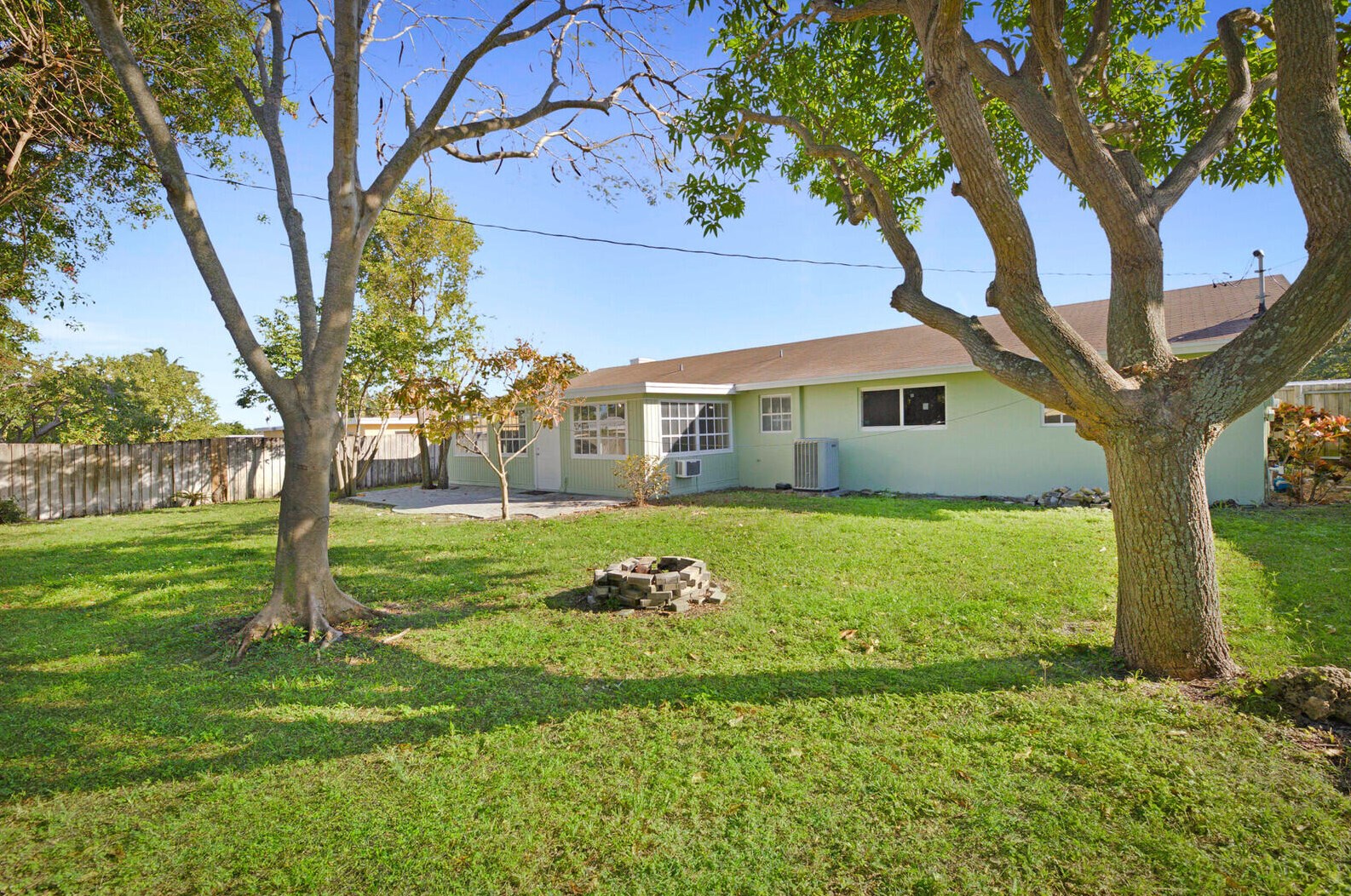 231 11th Ave, Boynton Beach FL  33435-3046 exterior