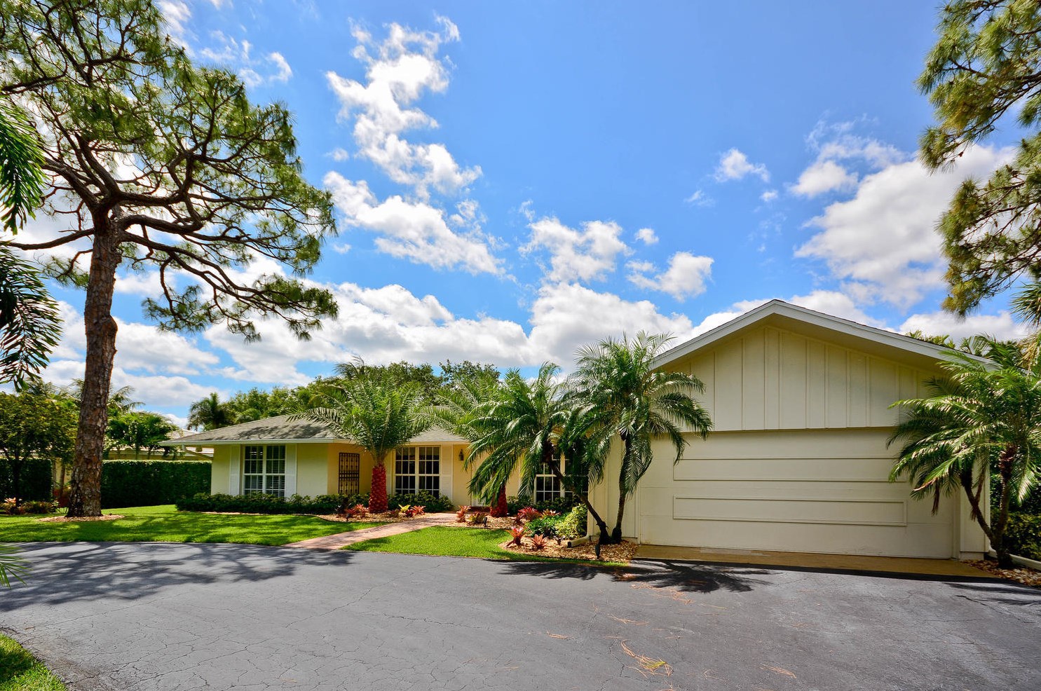 291 Country Club Dr, Jupiter FL  33469-1939 exterior