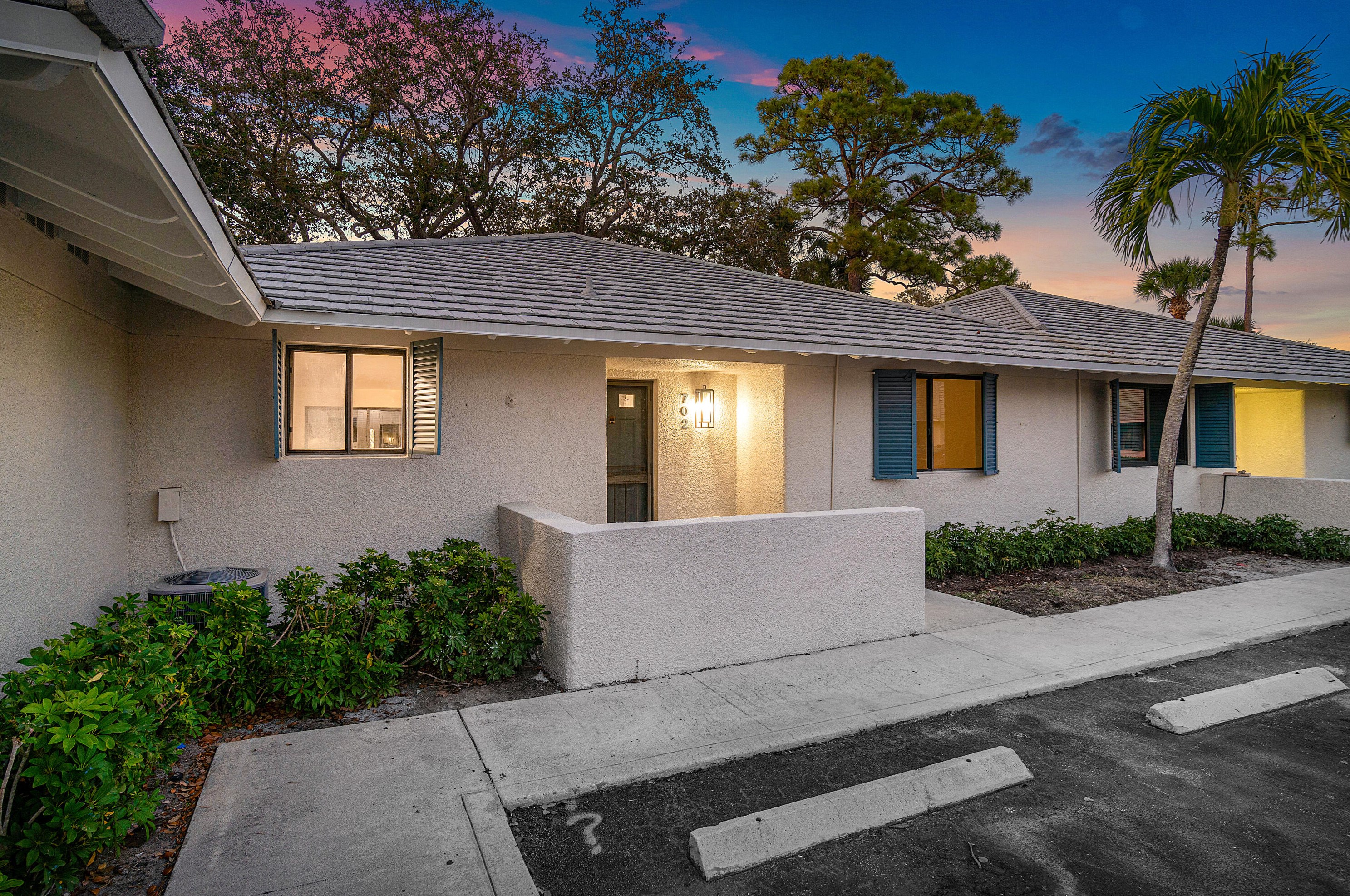 702 Club Dr, West Palm Beach, FL 33418