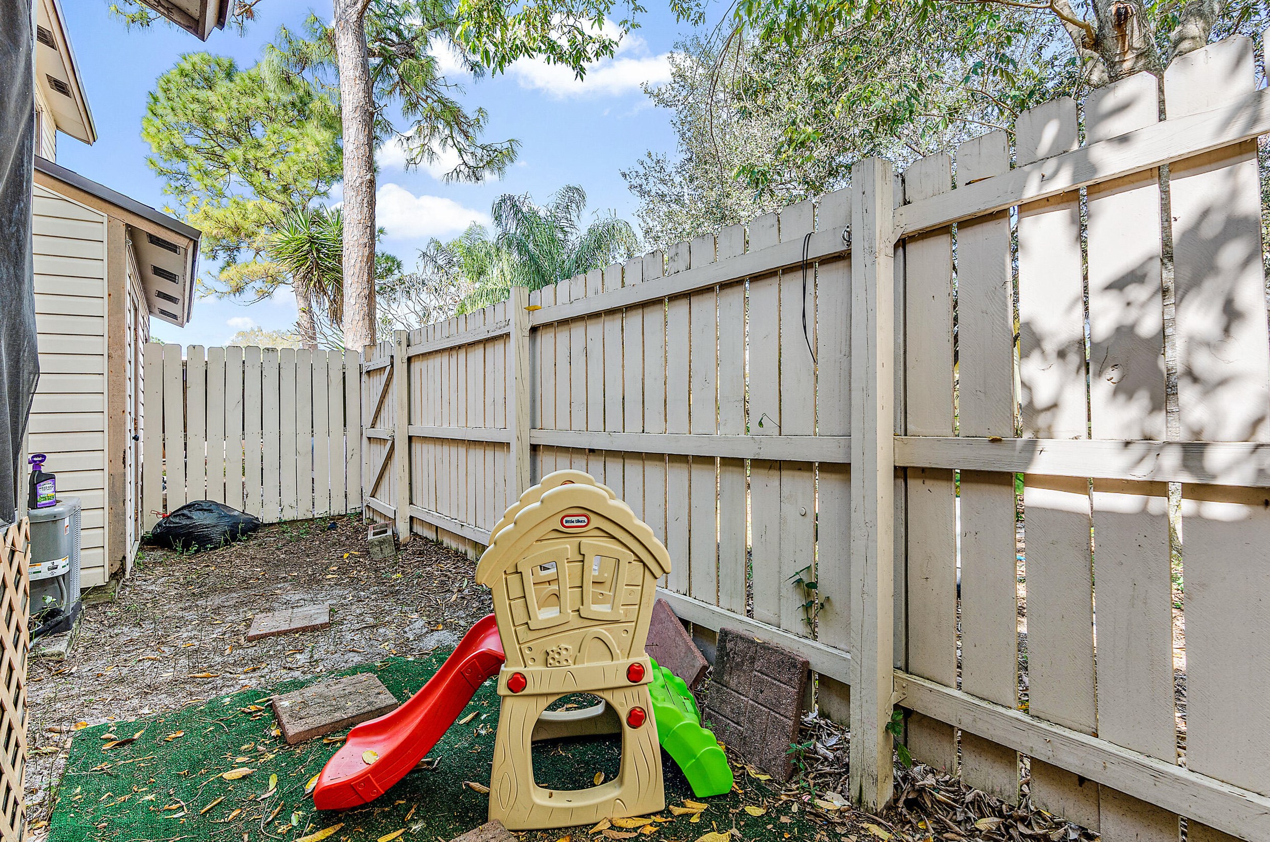 104 Sherwood Cir, Jupiter FL  33458-7600 exterior