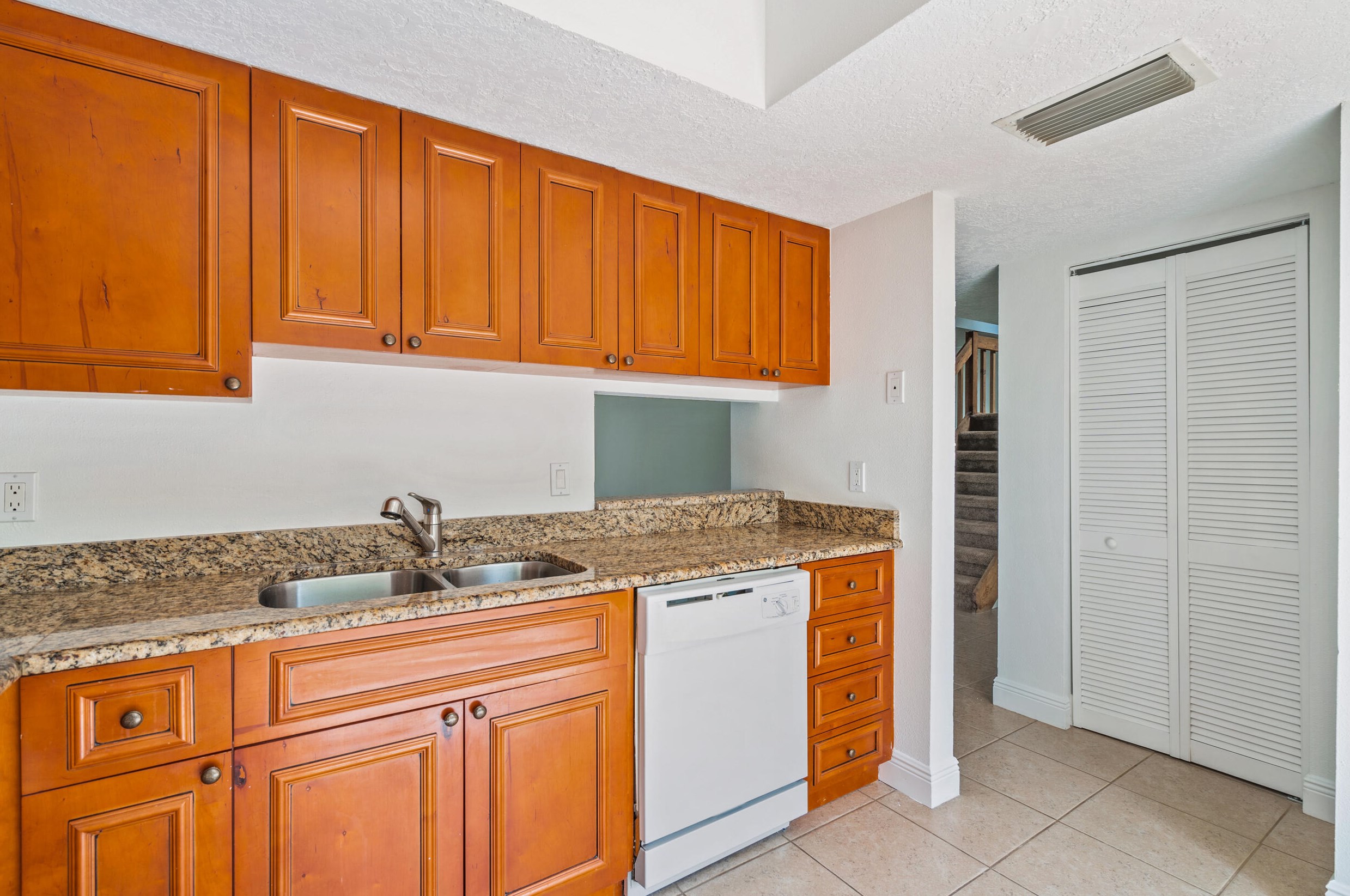 301 Lakewood Dr, Jupiter, FL 33458-5812