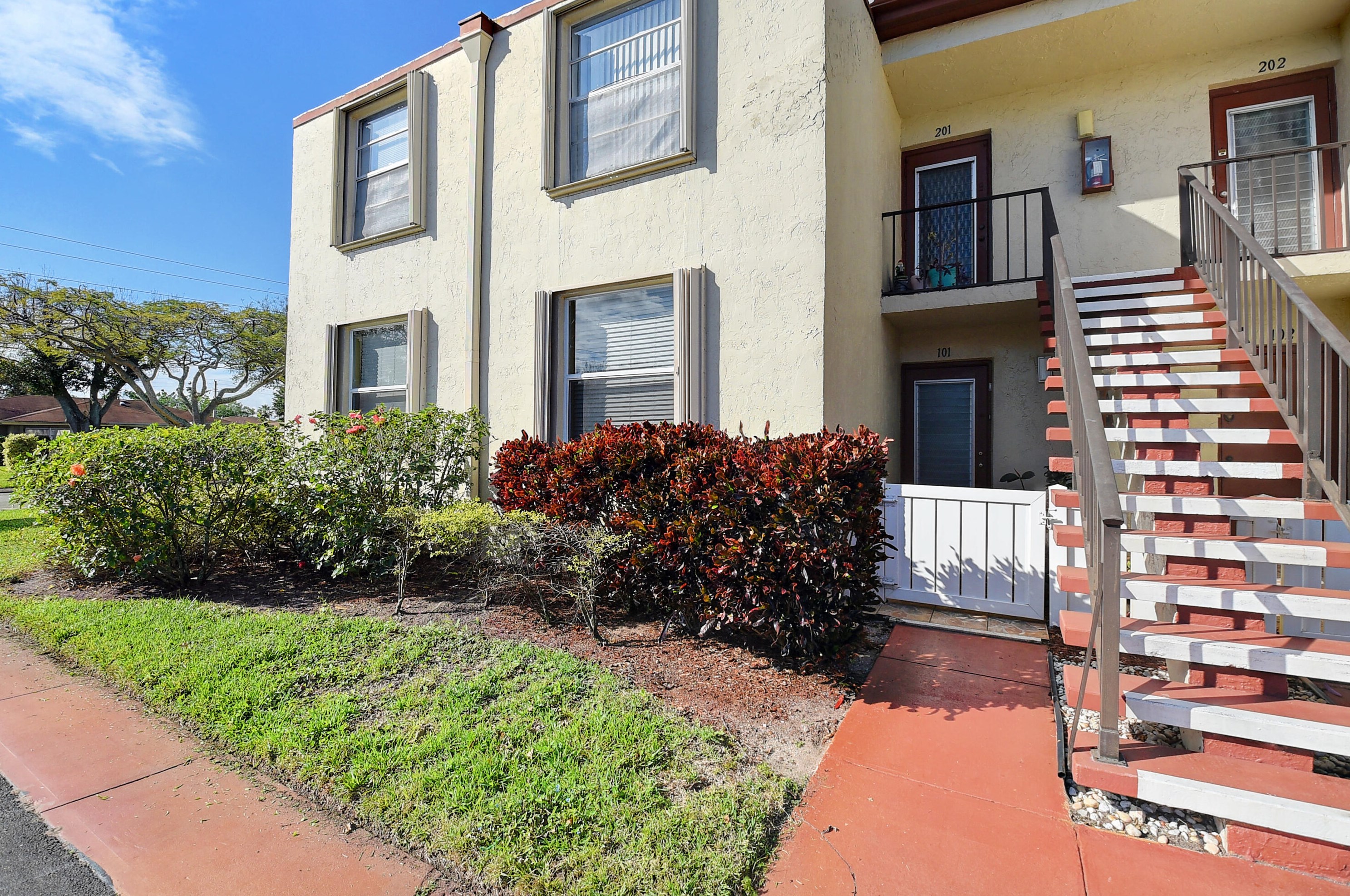 10 Willowbrook Ln #101, Delray Beach, FL 33446