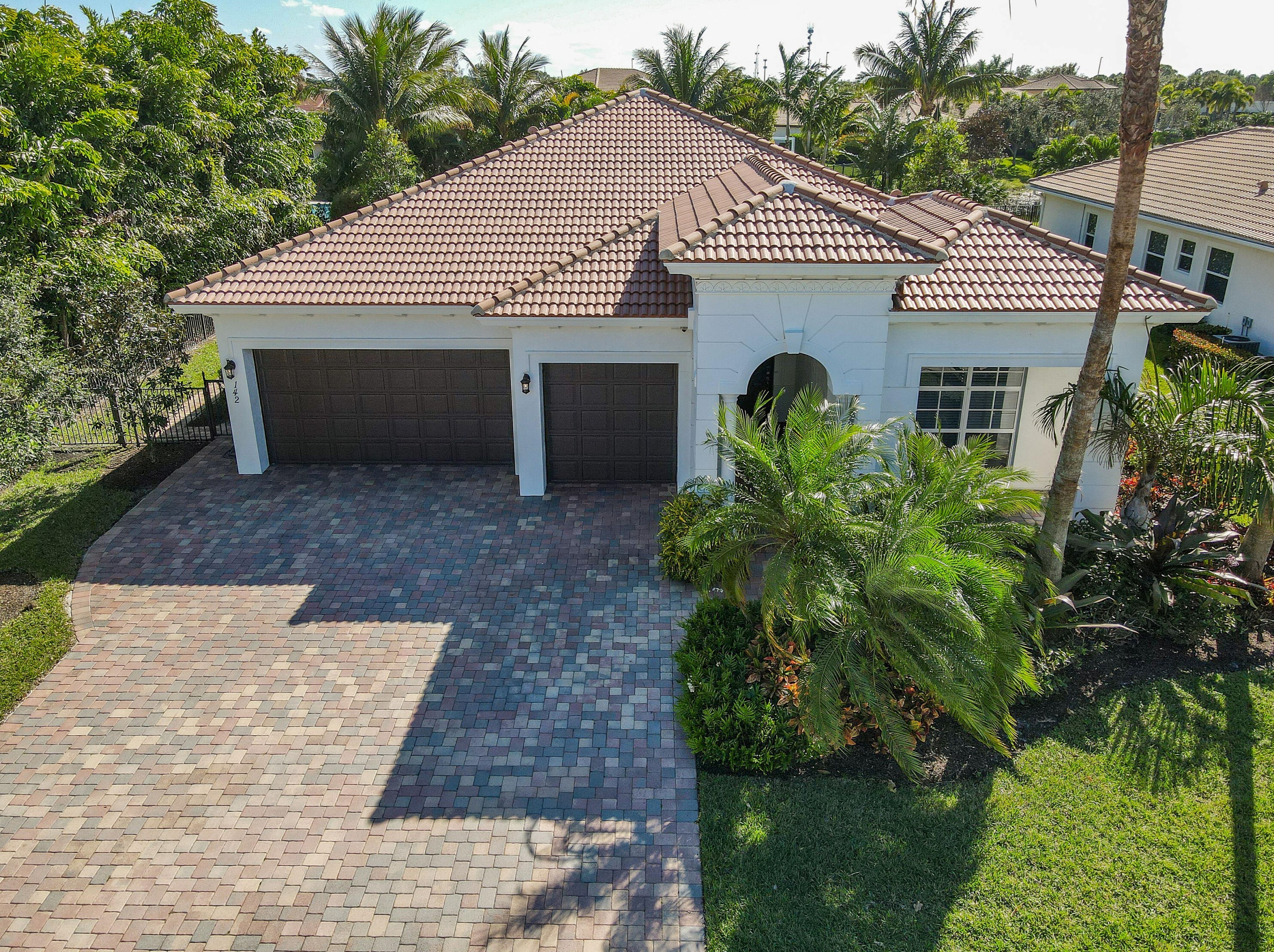 142 Citadel Cir, Jupiter, FL 33458