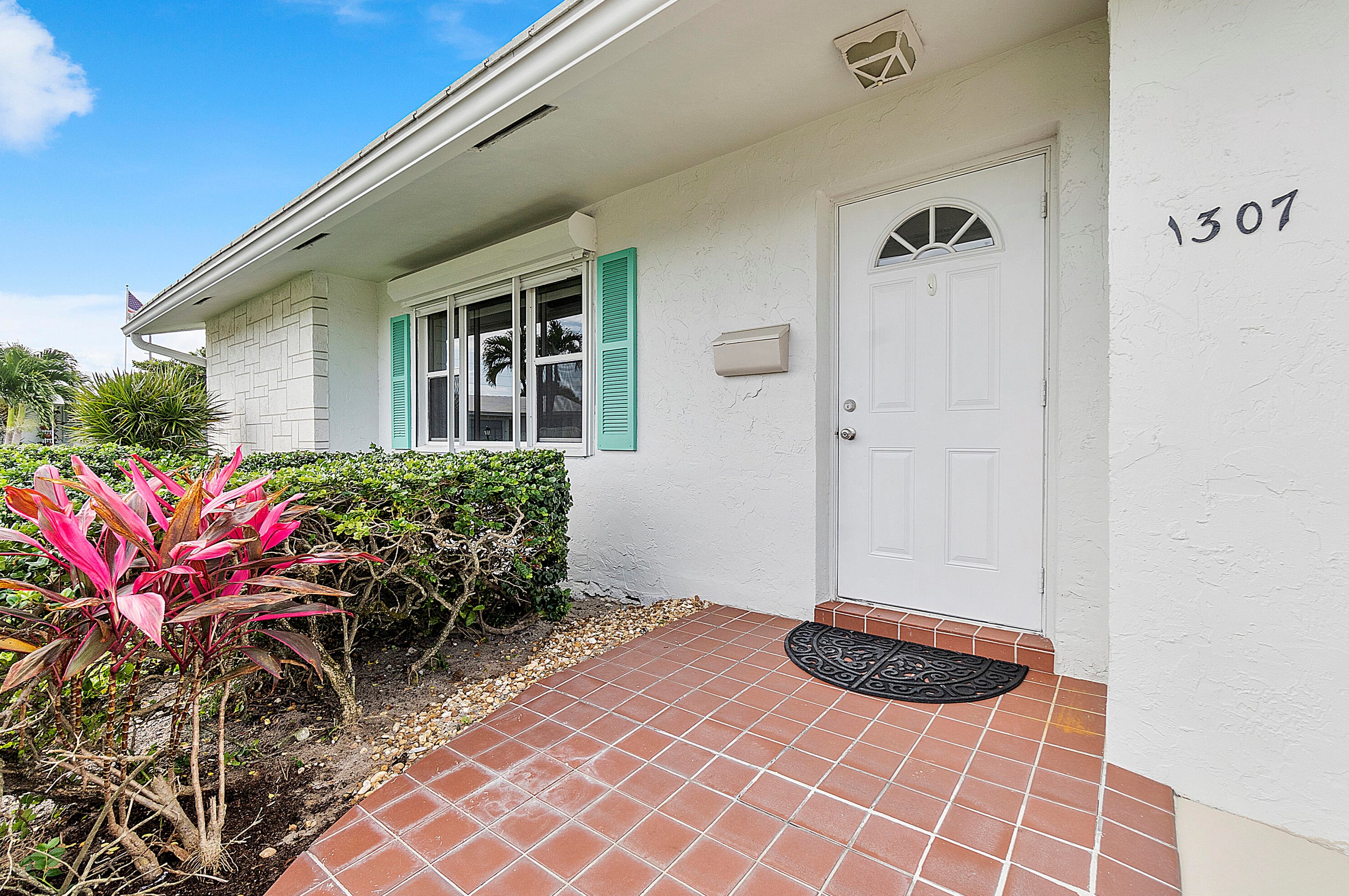 1307 16th St, Boynton Beach, FL 33426-5817