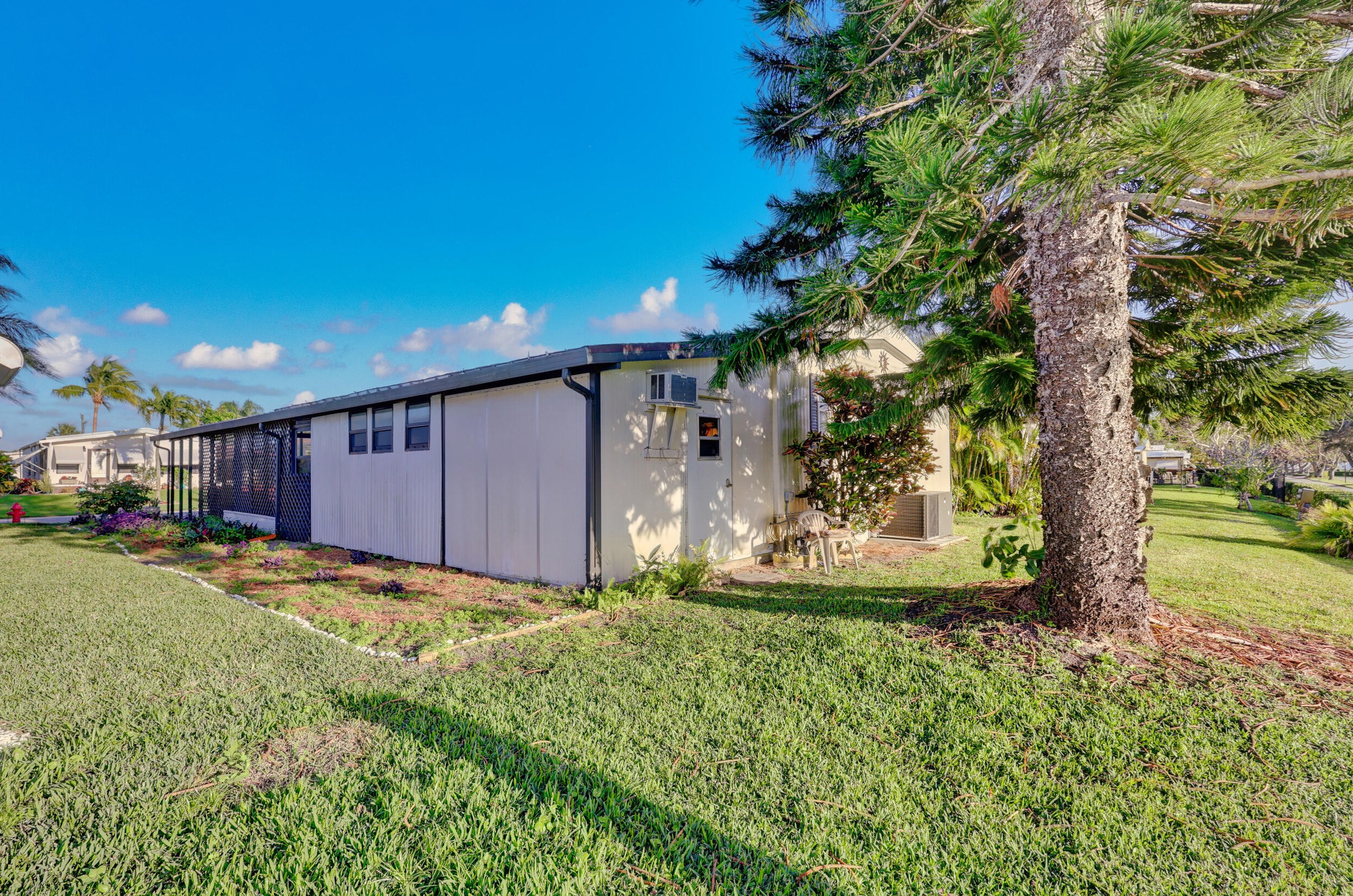 7856 Independence Ave, Hobe Sound, FL 33455-5907