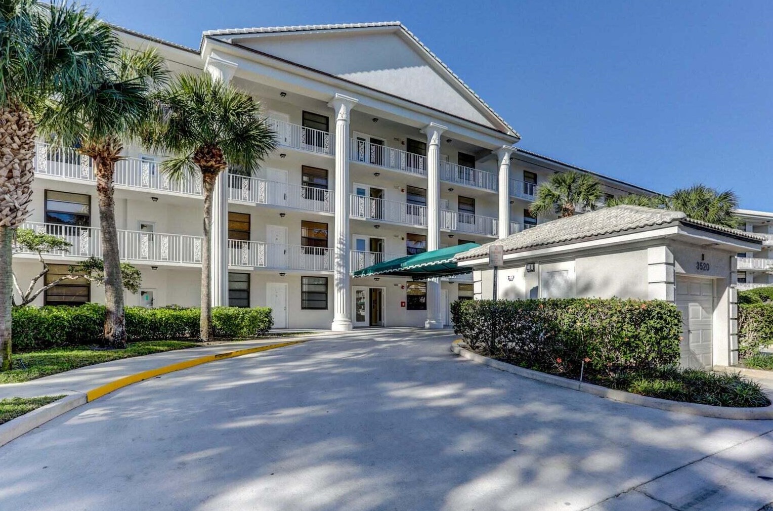 3520 Whitehall Dr #201, West Palm Beach, FL 33401