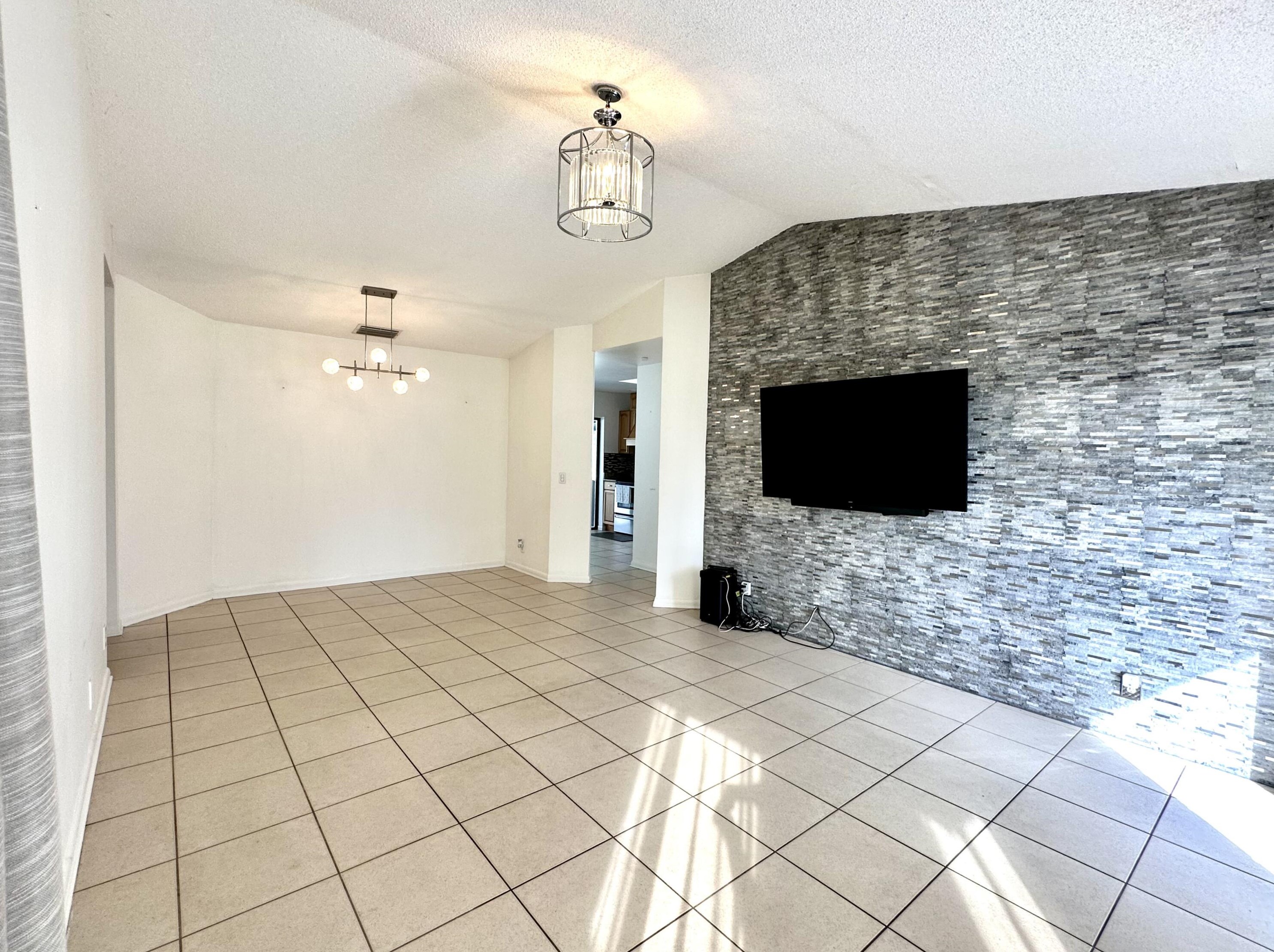 5684 Strawberry Lakes Cir, Lake Worth FL  33463-6504 exterior