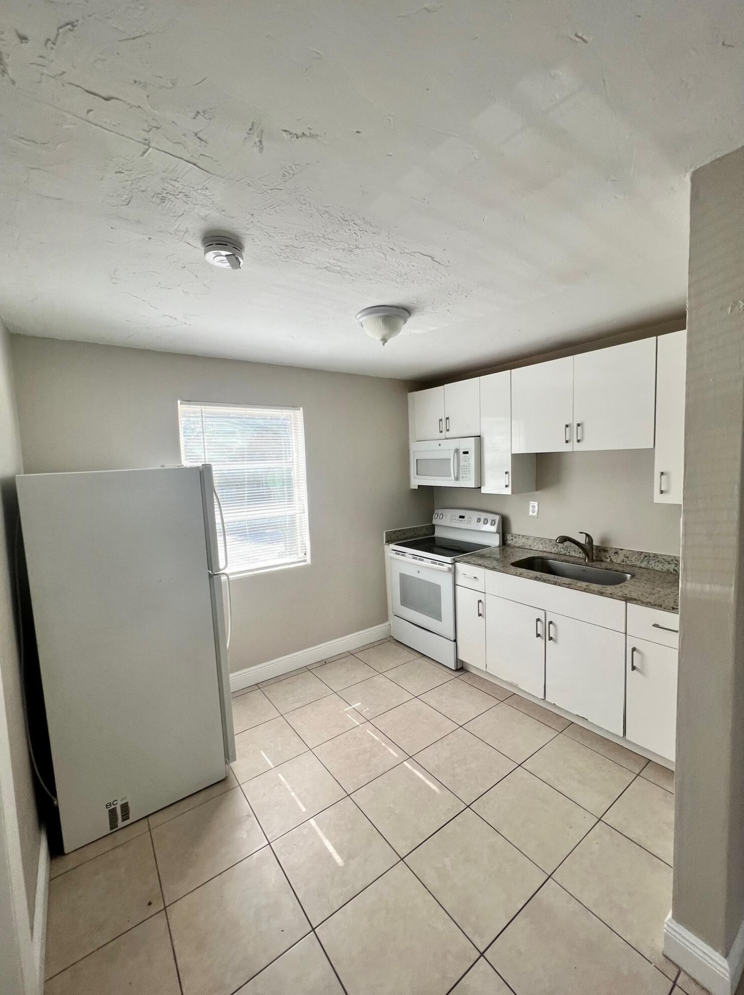 916 4th St #1, West Palm Beach, FL 33401