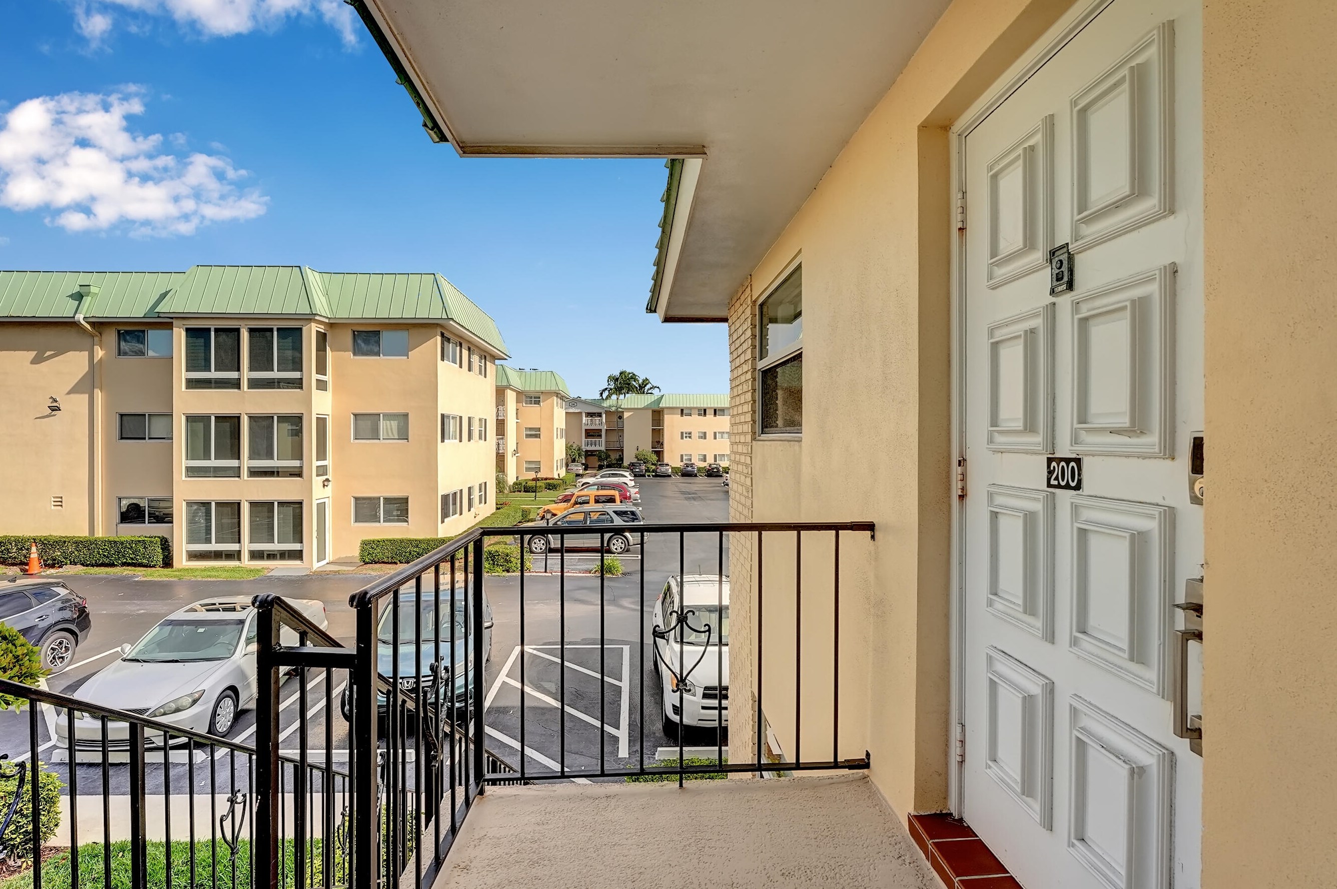 24 Colonial Club Dr Apt 200, Boynton Beach, FL 33435