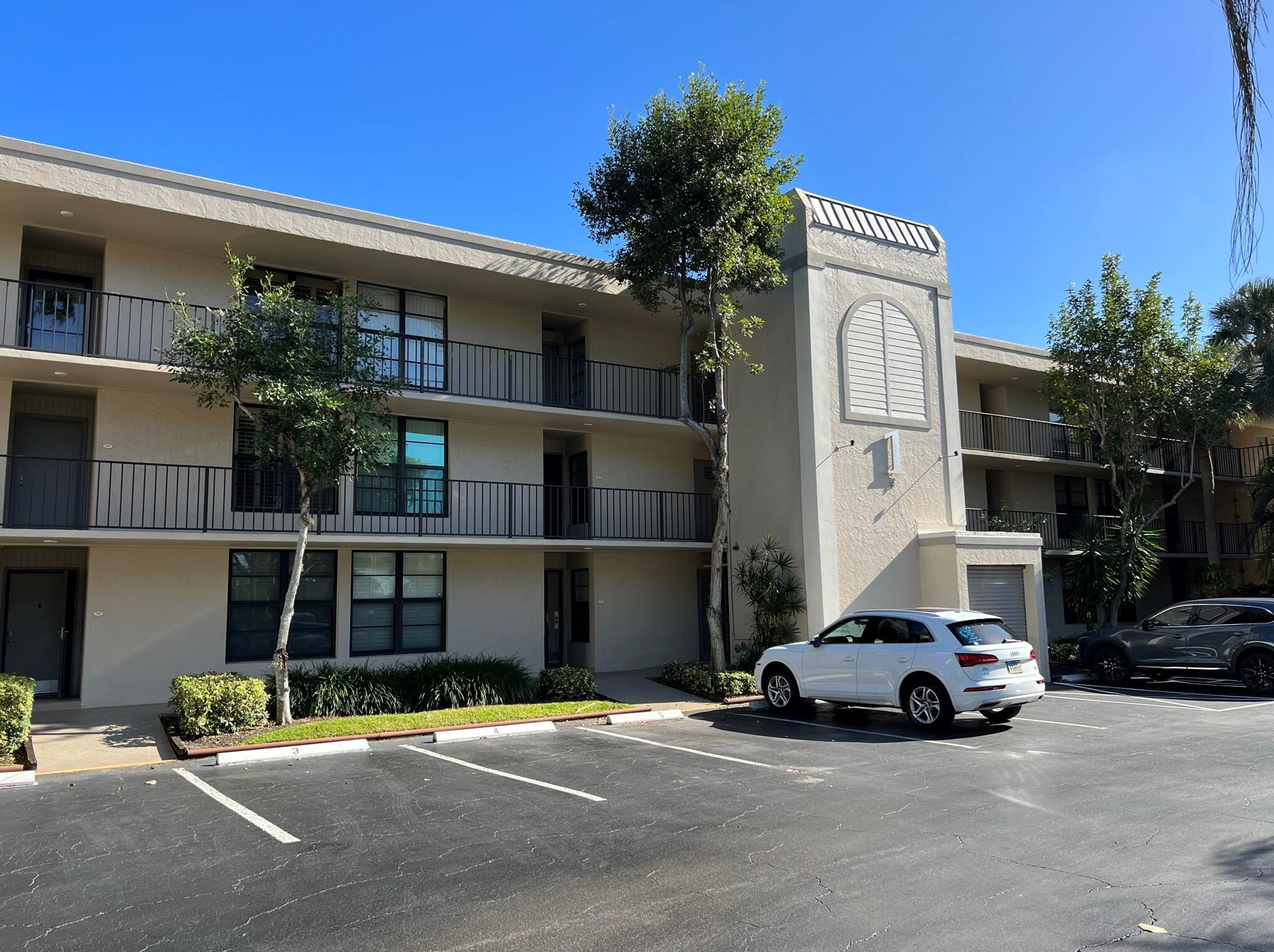 1 Royal Palm Way #305, Boca Raton, FL 33432