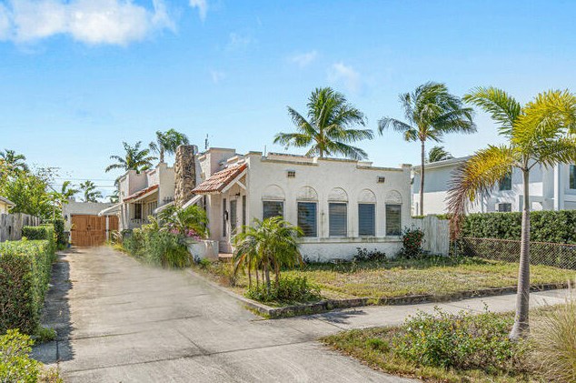 141 Auburn Dr, Lake Worth, FL 33460-6309
