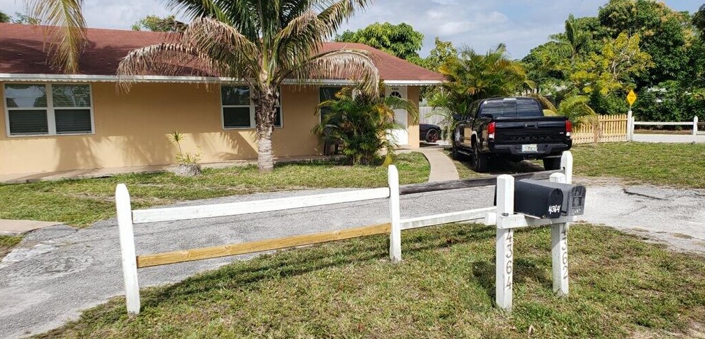 4362 Lakewood Rd, Lake Worth, FL 33461-3438