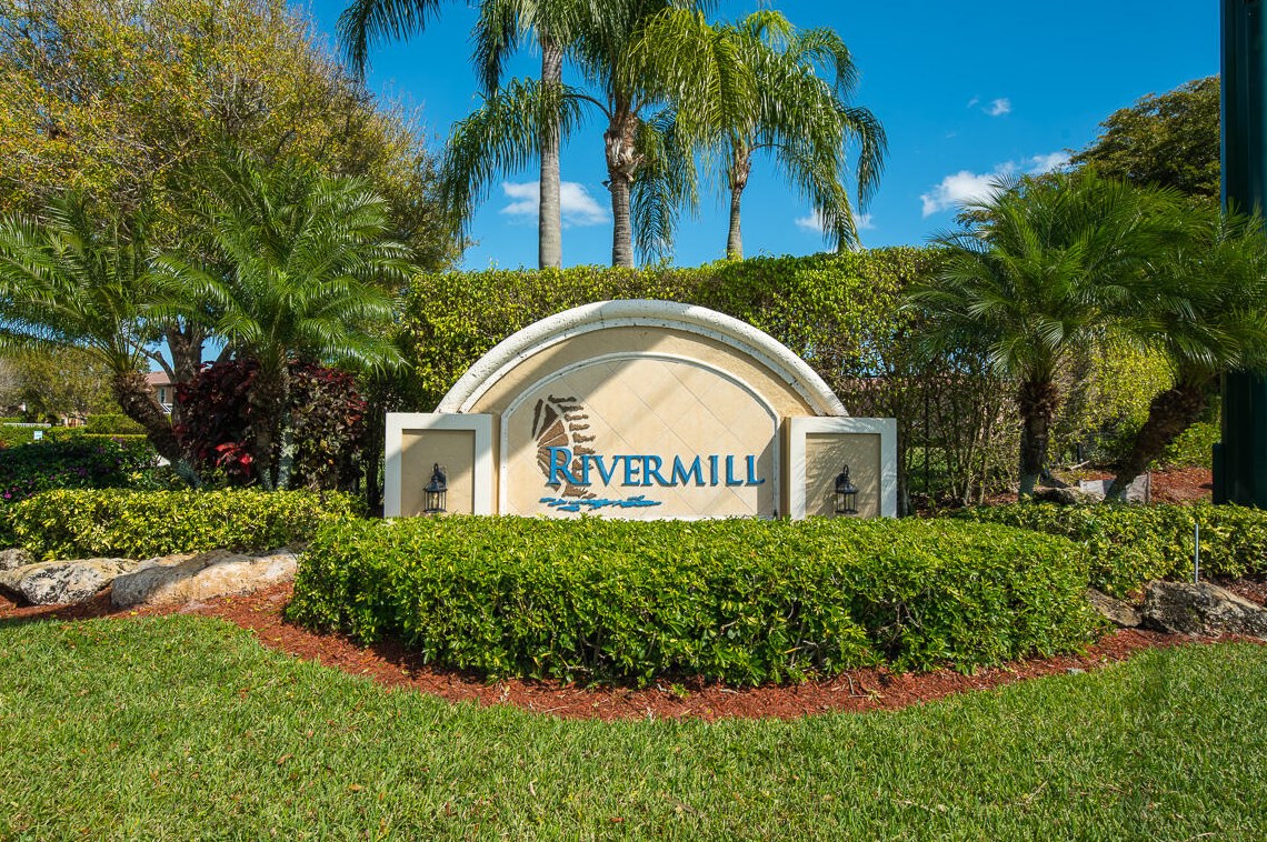 6957 Mill Brook Pl, Lake Worth, FL 33463