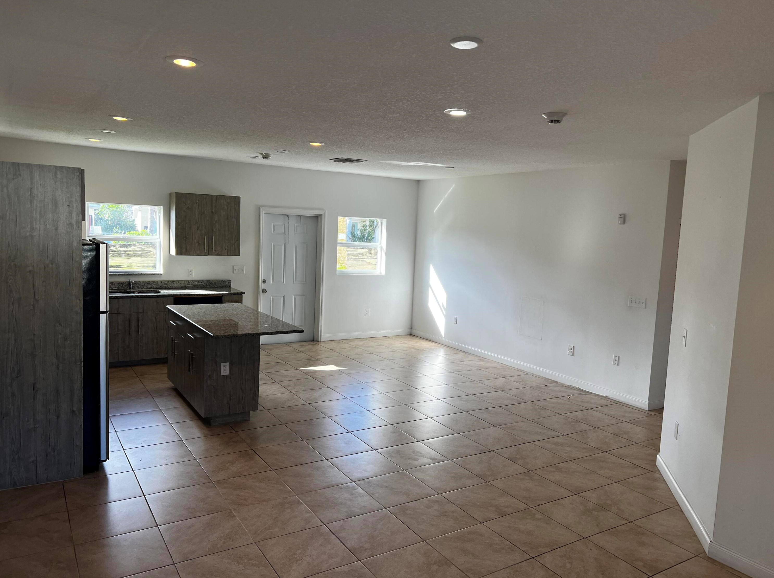 105 2nd St #2, West Palm Beach, FL 33403