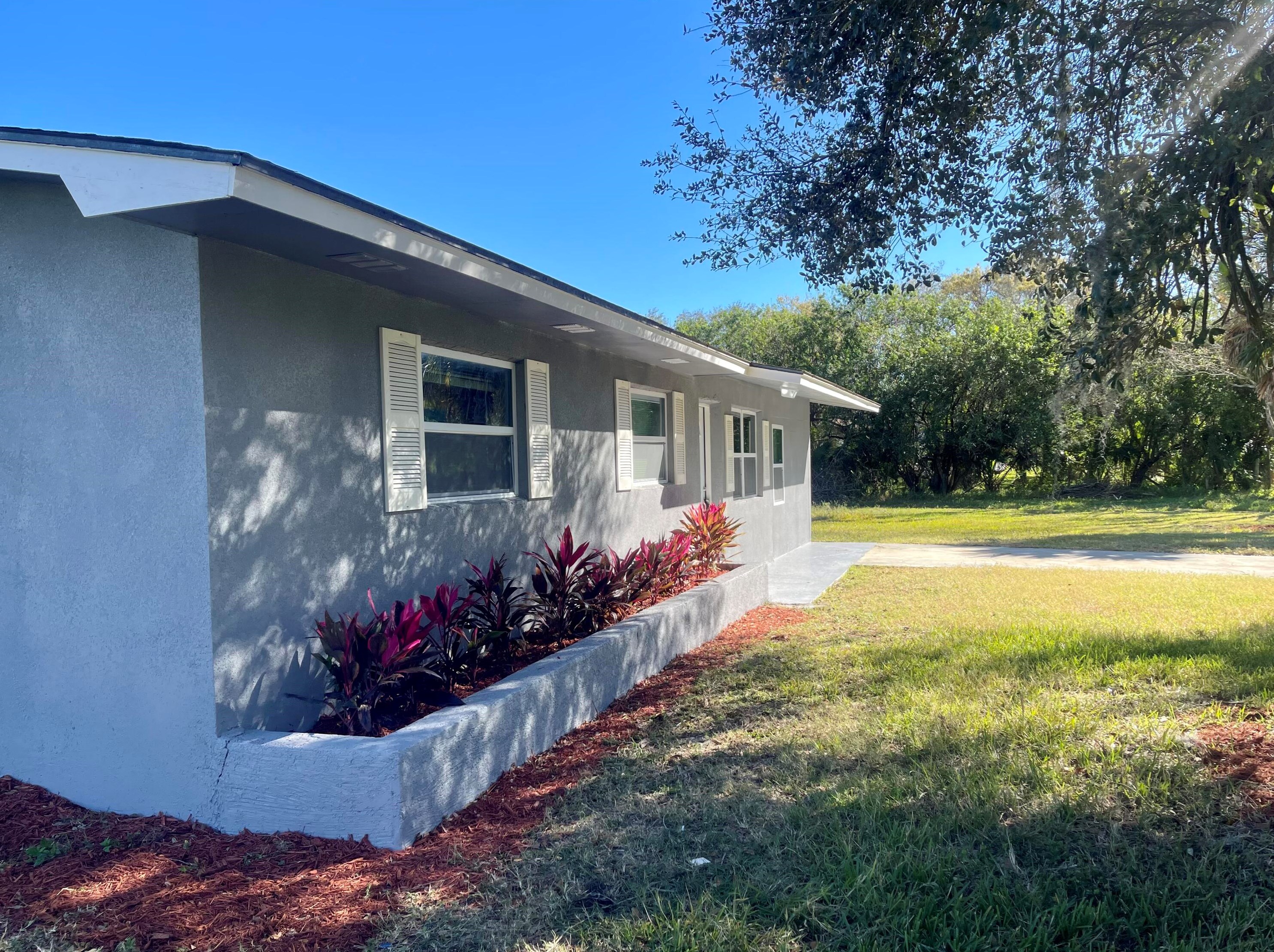 7683 87th Ct, Okeechobee FL  34972-7327 exterior