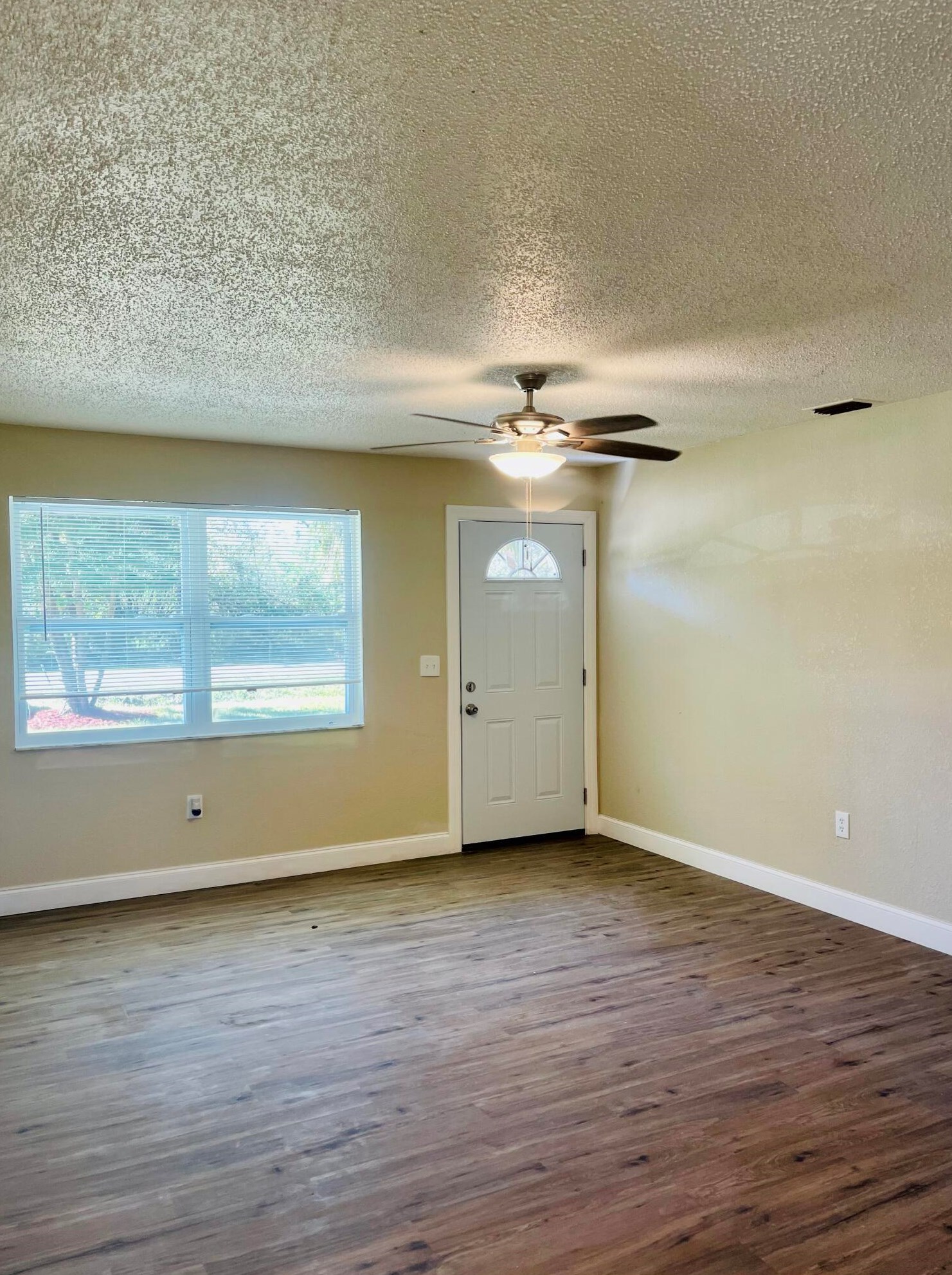 7683 87th Ct, Okeechobee FL  34972-7327 exterior