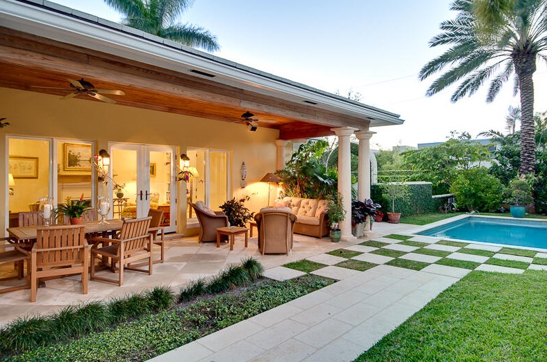 295 Bahama Ln, Palm Beach, FL 33480