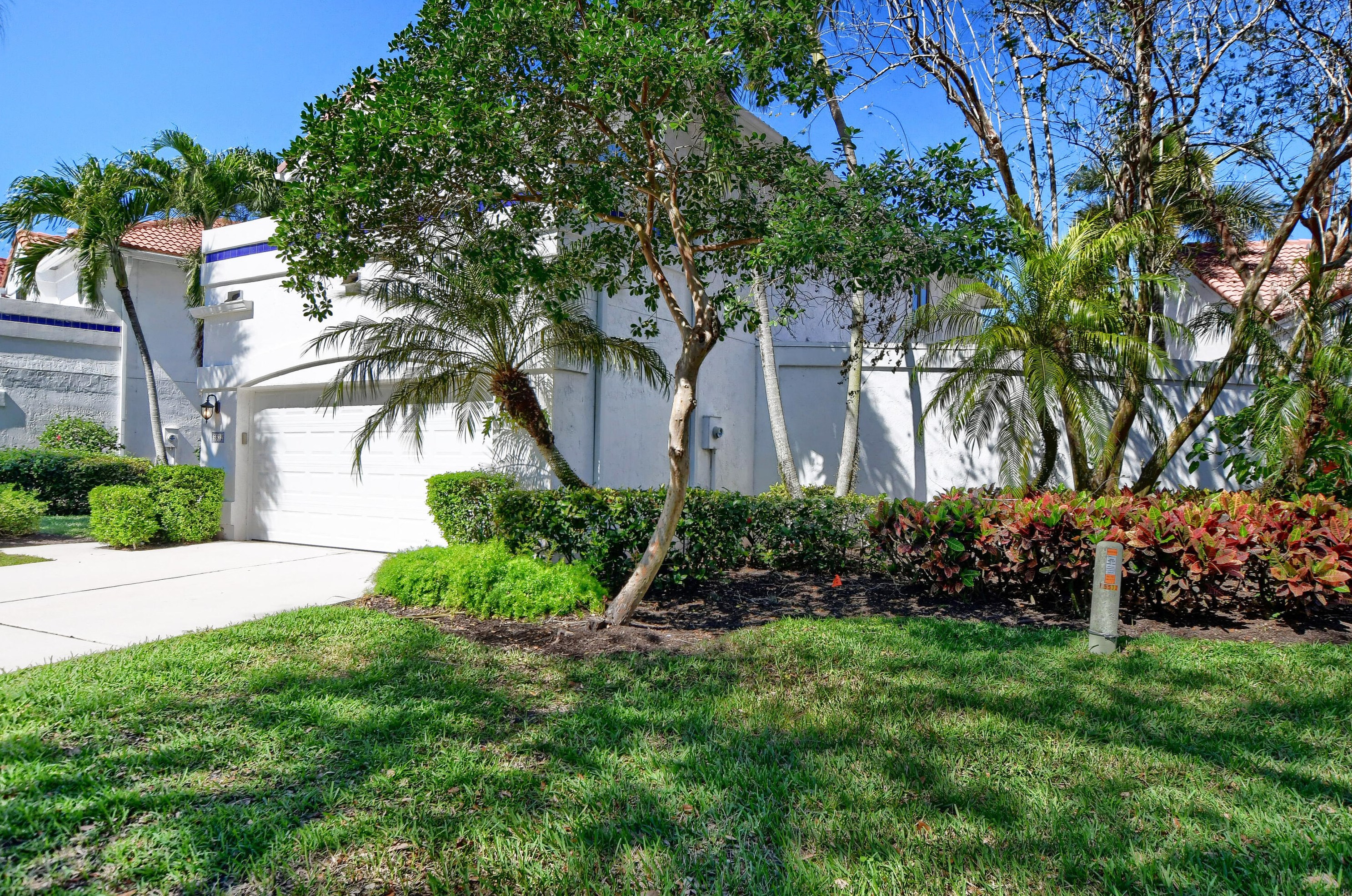 5532 Fox Hollow Dr, Boca Raton, FL 33486