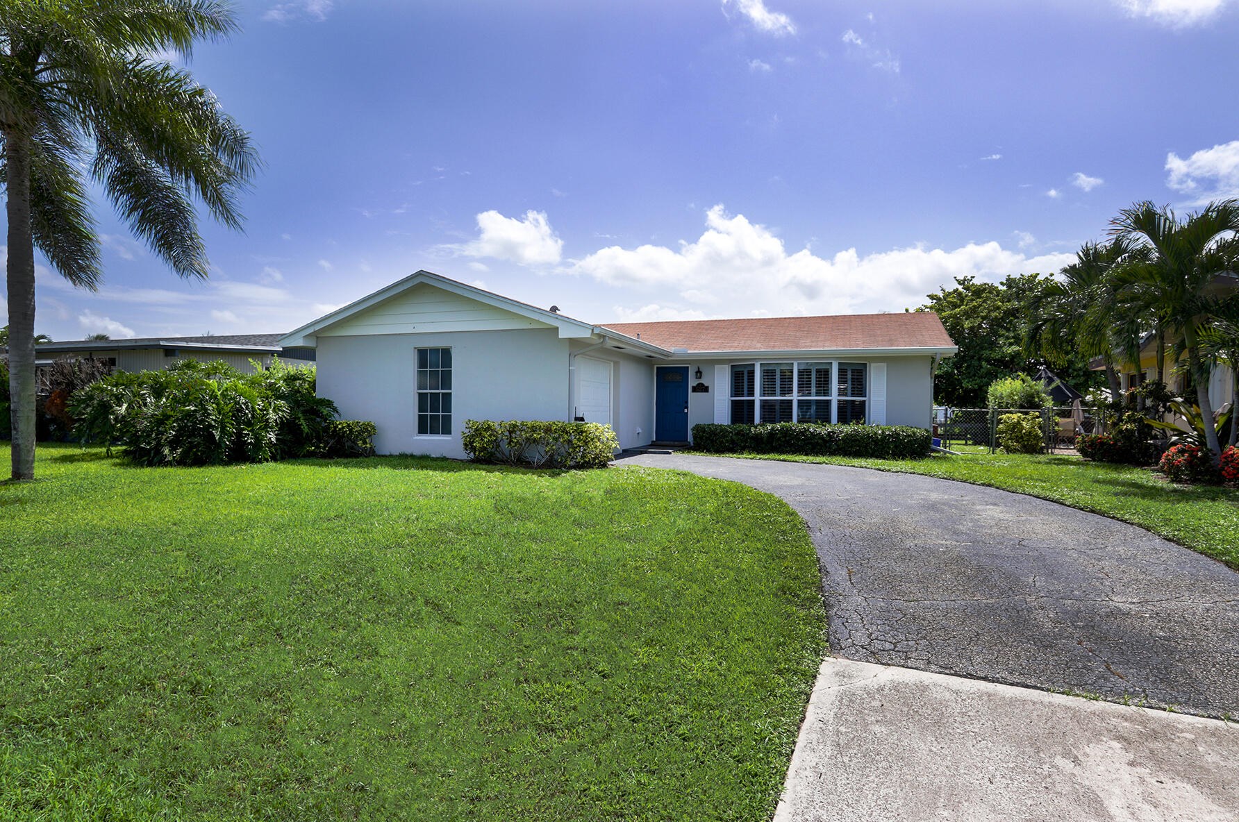 527 Riverside Dr, West Palm Beach, FL 33410-4844