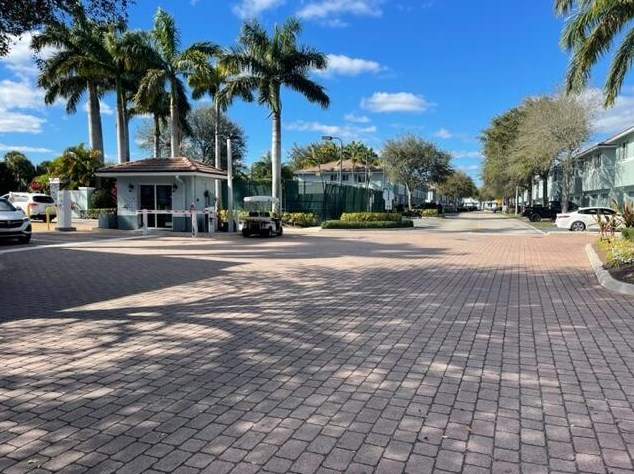 1903 Hibiscus Ln, West Palm Beach, FL 33404-1872