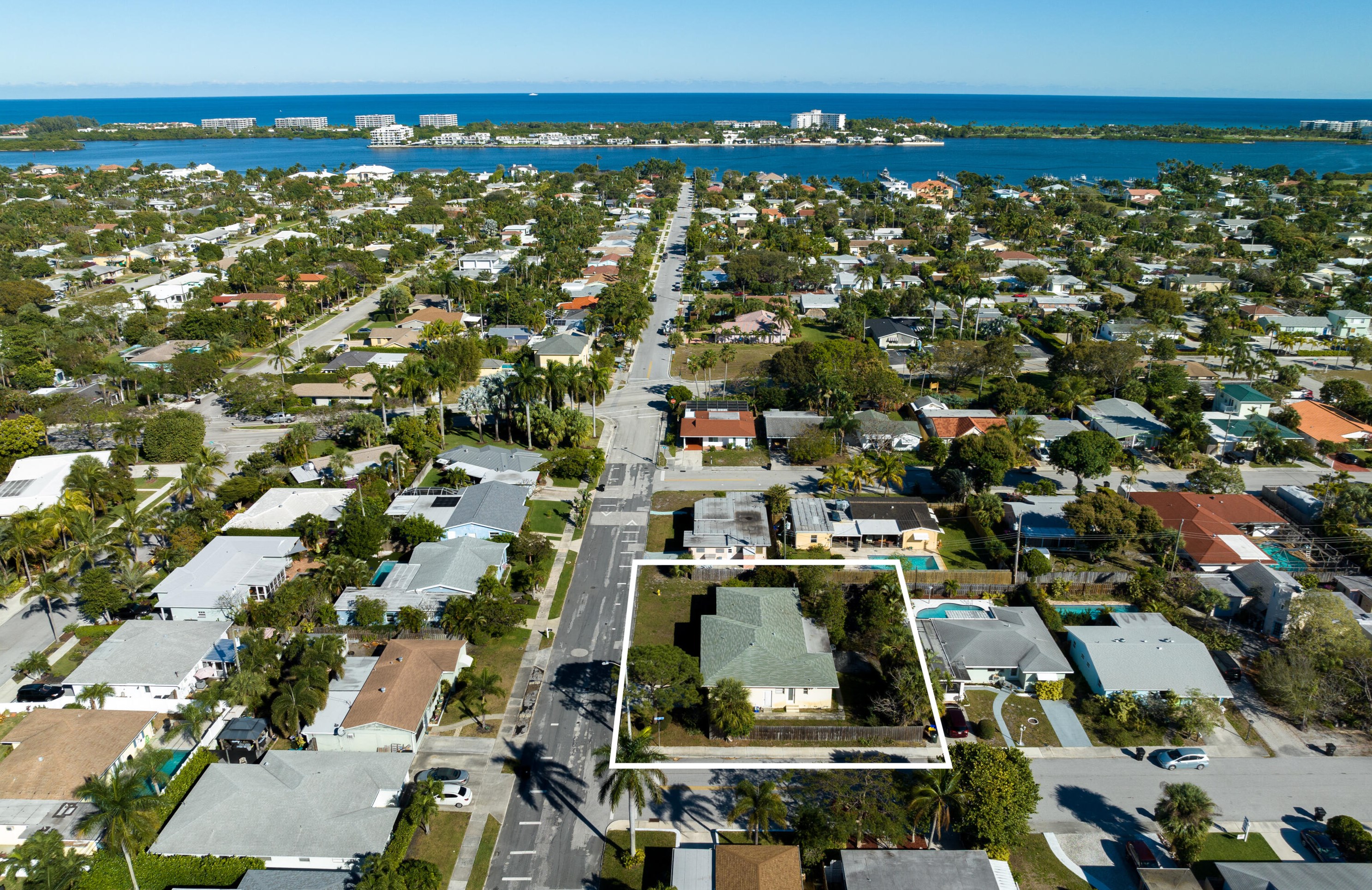221 Wellesley Dr, Lake Worth, FL 33460-6220