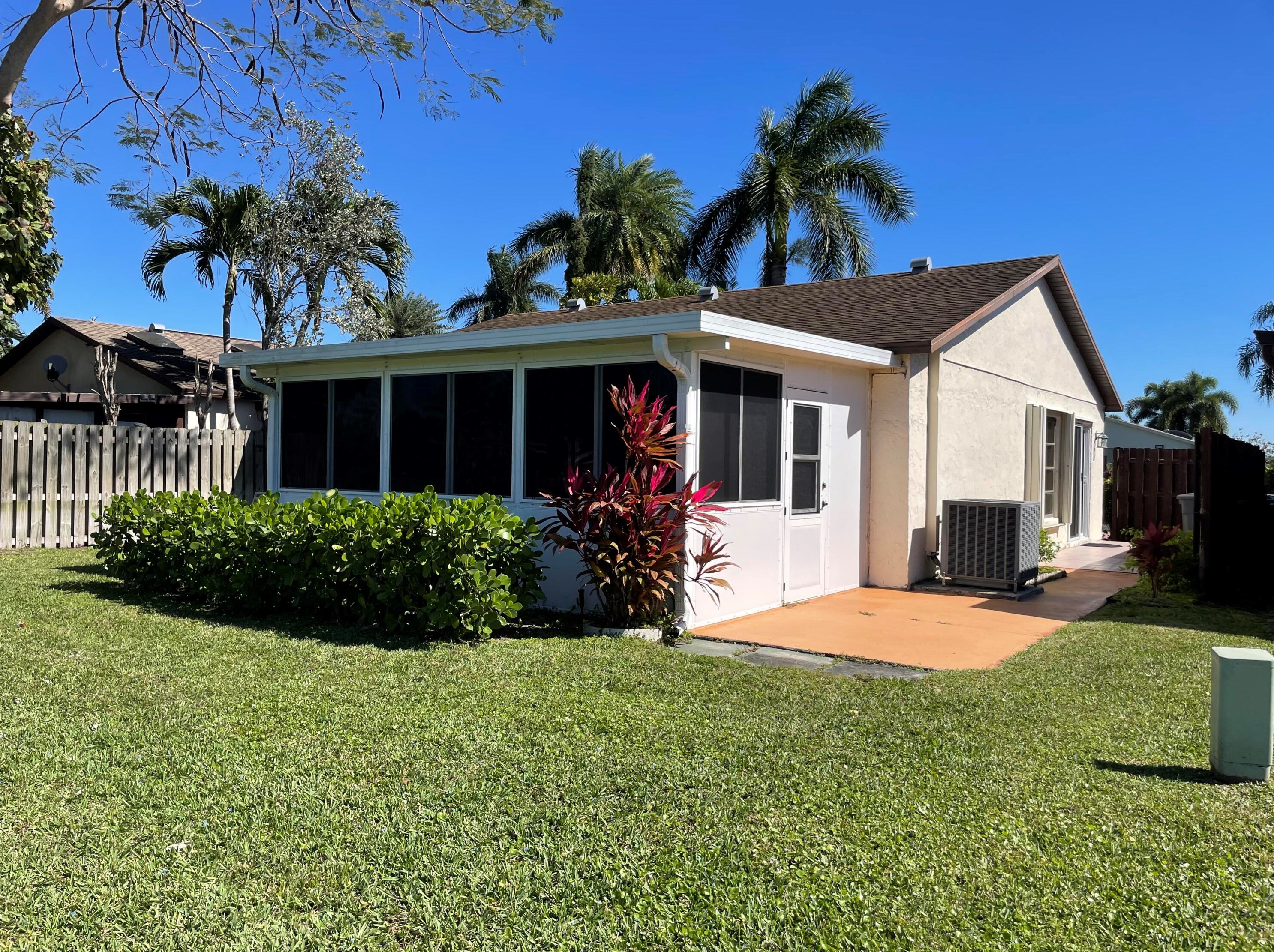 5526 Mirror Lakes Blvd, Boynton Beach, FL 33472
